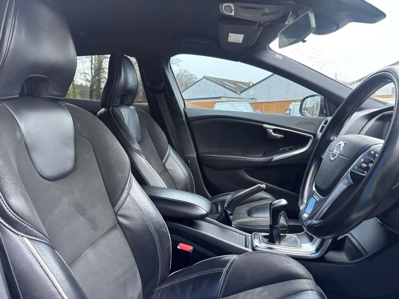 2016 VOLVO V40 2016 VOLVO V40