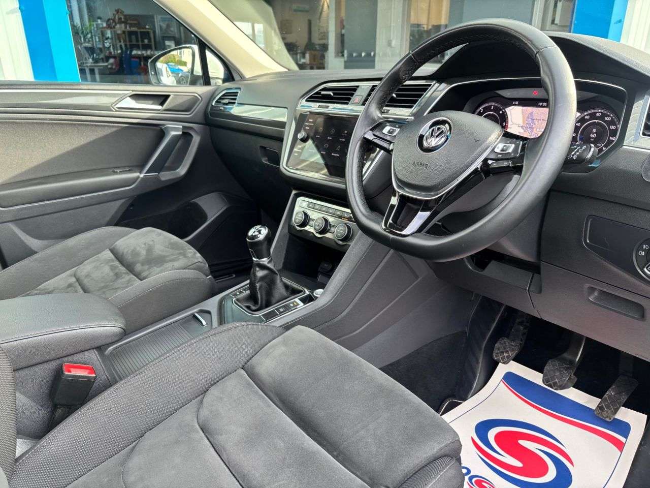 A 2018 VOLKSWAGEN TIGUAN ALLSPACE 2.0 TDI SEL SUV 5dr Diesel Manual Euro 6 (s/s) (150 ps) A 2018 VOLKSWAGEN TIGUAN ALLSPACE 2.0 TDI SEL SUV 5dr Diesel Manual Euro 6 (s/s) (150 ps)