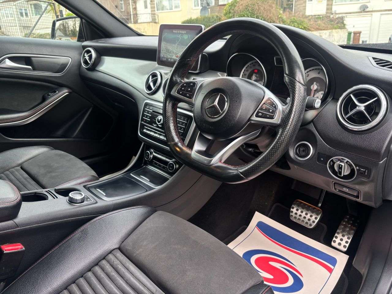 A 2015 MERCEDES-BENZ GLA 2.1 GLA220d AMG Line SUV 5dr Diesel 7G-DCT 4MATIC Euro 6 (s/s) (177 ps) A 2015 MERCEDES-BENZ GLA 2.1 GLA220d AMG Line SUV 5dr Diesel 7G-DCT 4MATIC Euro 6 (s/s) (177 ps)