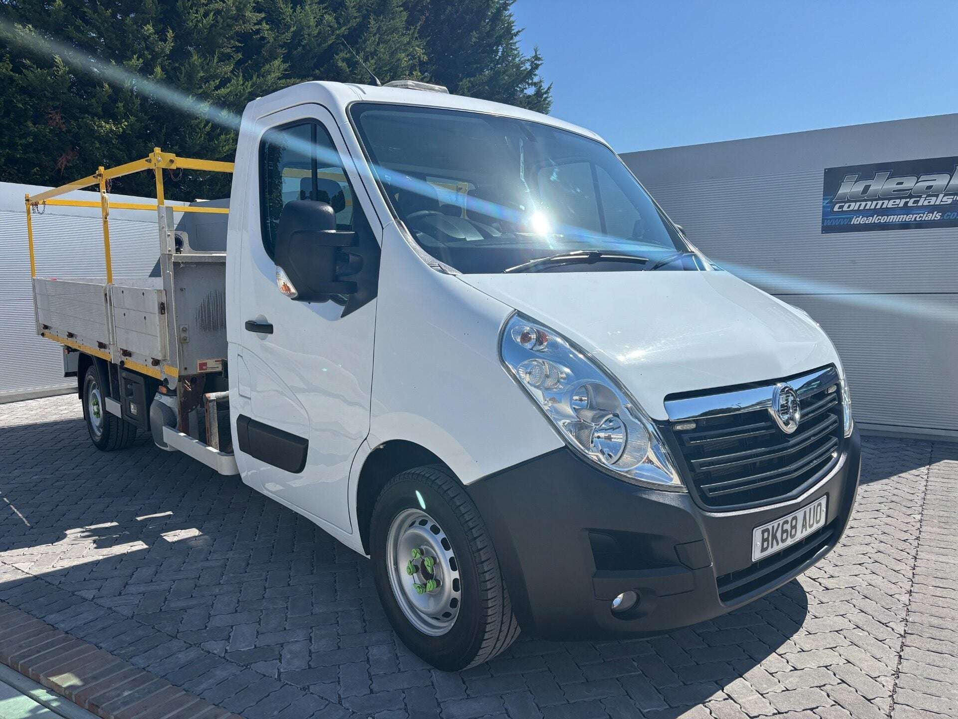 A 2018 VAUXHALL MOVANO L3H1 R3500 Dropside Truck with Hiab T-HIDUO 013 A 2018 VAUXHALL MOVANO L3H1 R3500 Dropside Truck with Hiab T-HIDUO 013