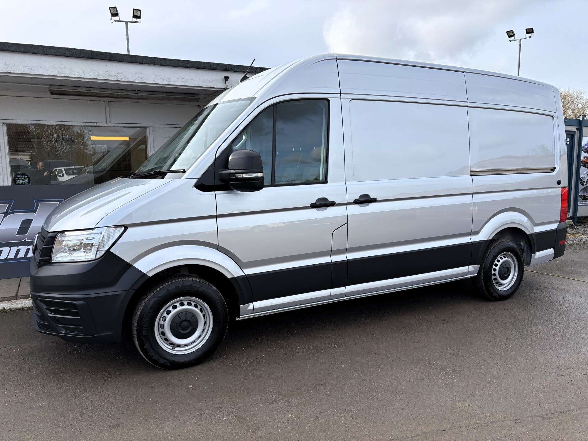 A 2023 VOLKSWAGEN CRAFTER CR35 177 ps Tdi L2 H2 Trendline DSG Panel Van A 2023 VOLKSWAGEN CRAFTER CR35 177 ps Tdi L2 H2 Trendline DSG Panel Van