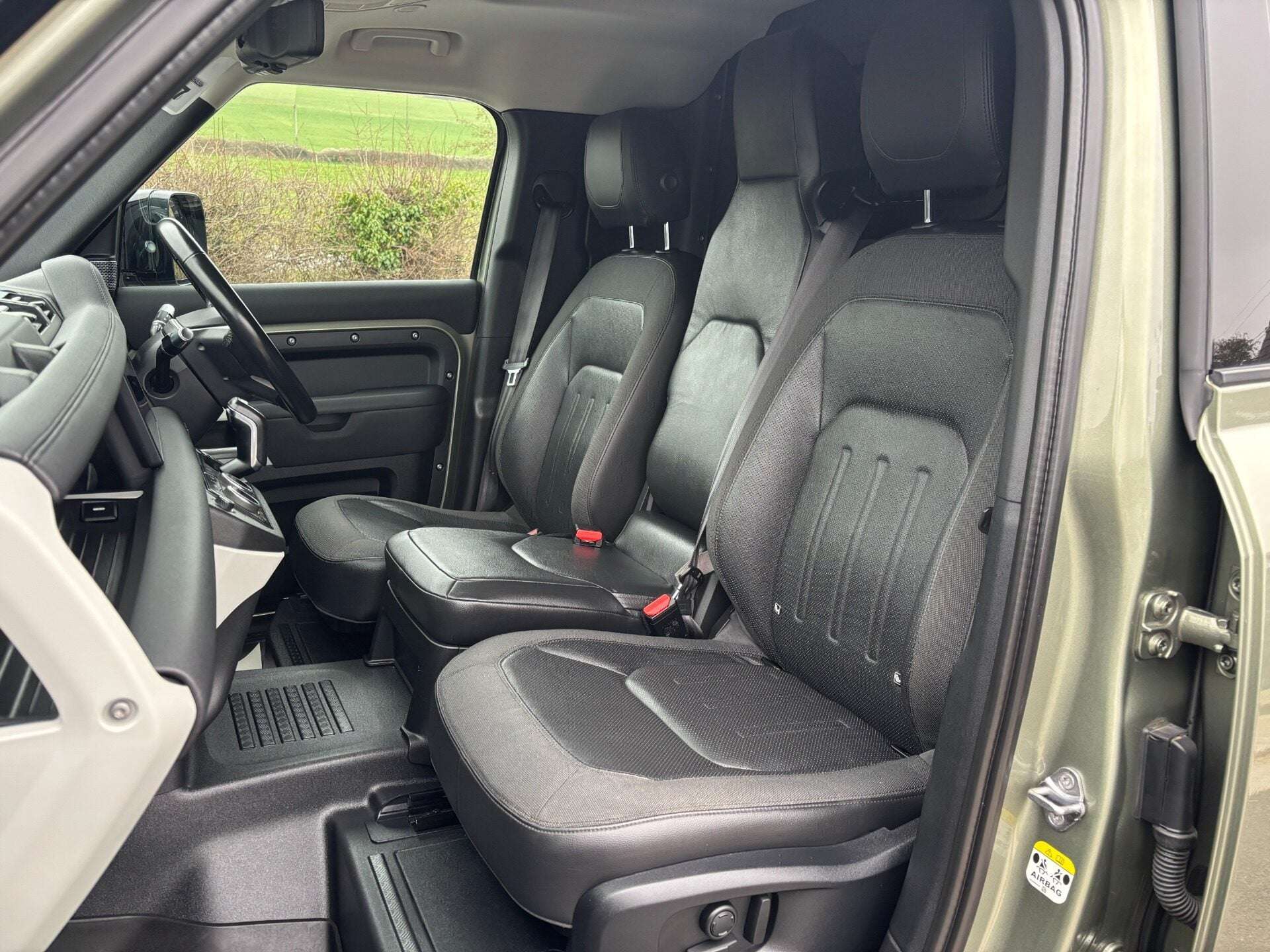 A 2021 LAND ROVER DEFENDER 110 D250 Hard Top SE MHEV - Deployable Towbar A 2021 LAND ROVER DEFENDER 110 D250 Hard Top SE MHEV - Deployable Towbar