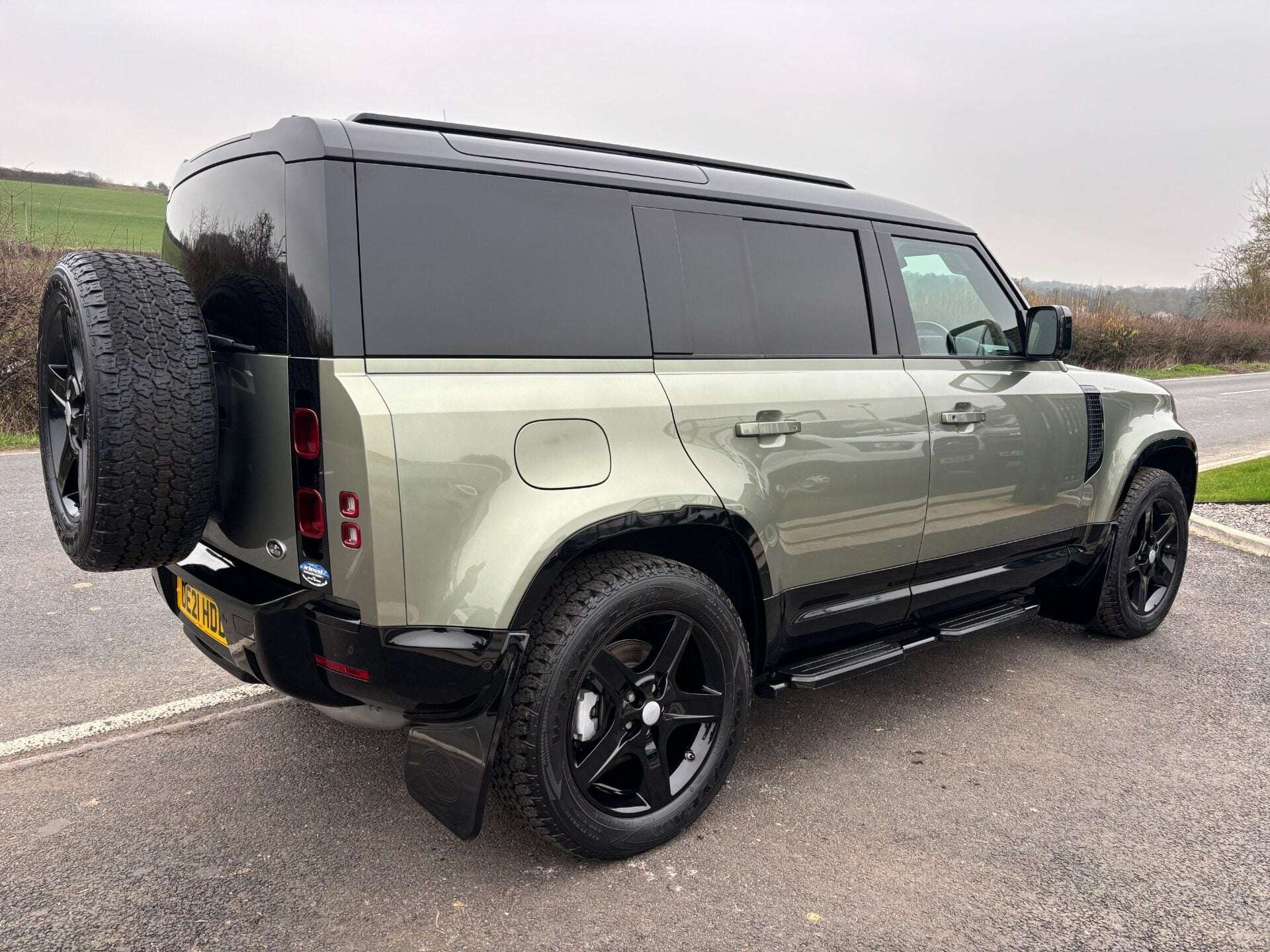 A 2021 LAND ROVER DEFENDER 110 D250 Hard Top SE MHEV - Deployable Towbar A 2021 LAND ROVER DEFENDER 110 D250 Hard Top SE MHEV - Deployable Towbar