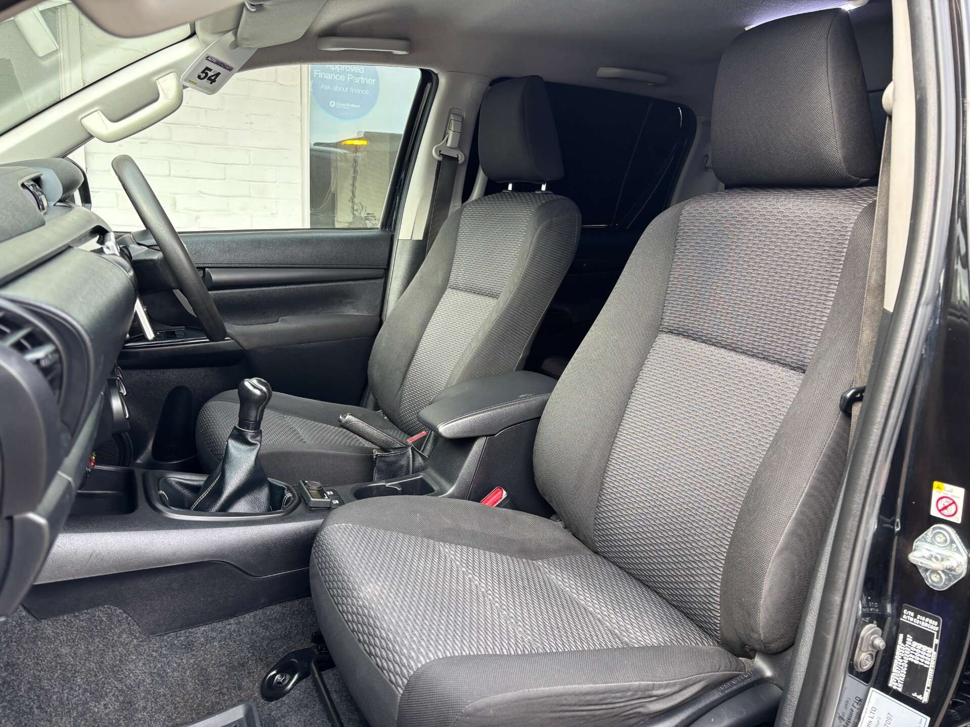 A 2020 TOYOTA HILUX Active 4WD D-4D DCB Utility Service Body - Uprated to 3.5t A 2020 TOYOTA HILUX Active 4WD D-4D DCB Utility Service Body - Uprated to 3.5t