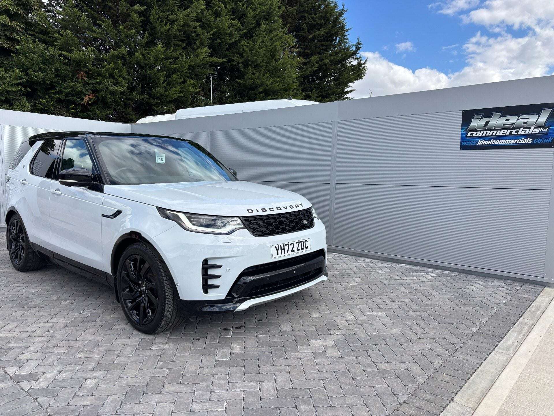 A 2023 LAND ROVER DISCOVERY D300 R-Dynamic HSE MHEV Panel Van A 2023 LAND ROVER DISCOVERY D300 R-Dynamic HSE MHEV Panel Van