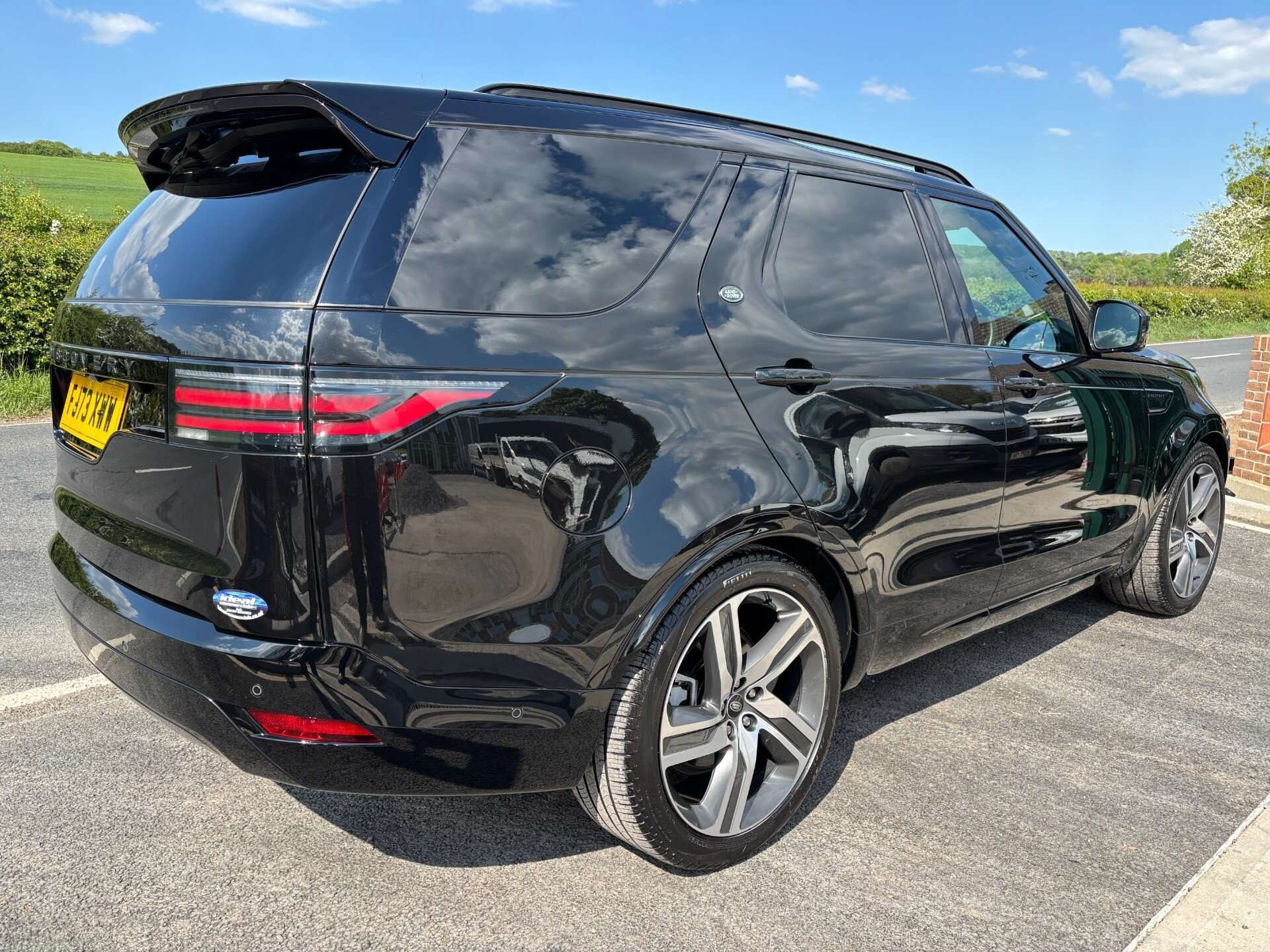 A 2023 LAND ROVER DISCOVERY D300 Commercial Dynamic HSE A 2023 LAND ROVER DISCOVERY D300 Commercial Dynamic HSE