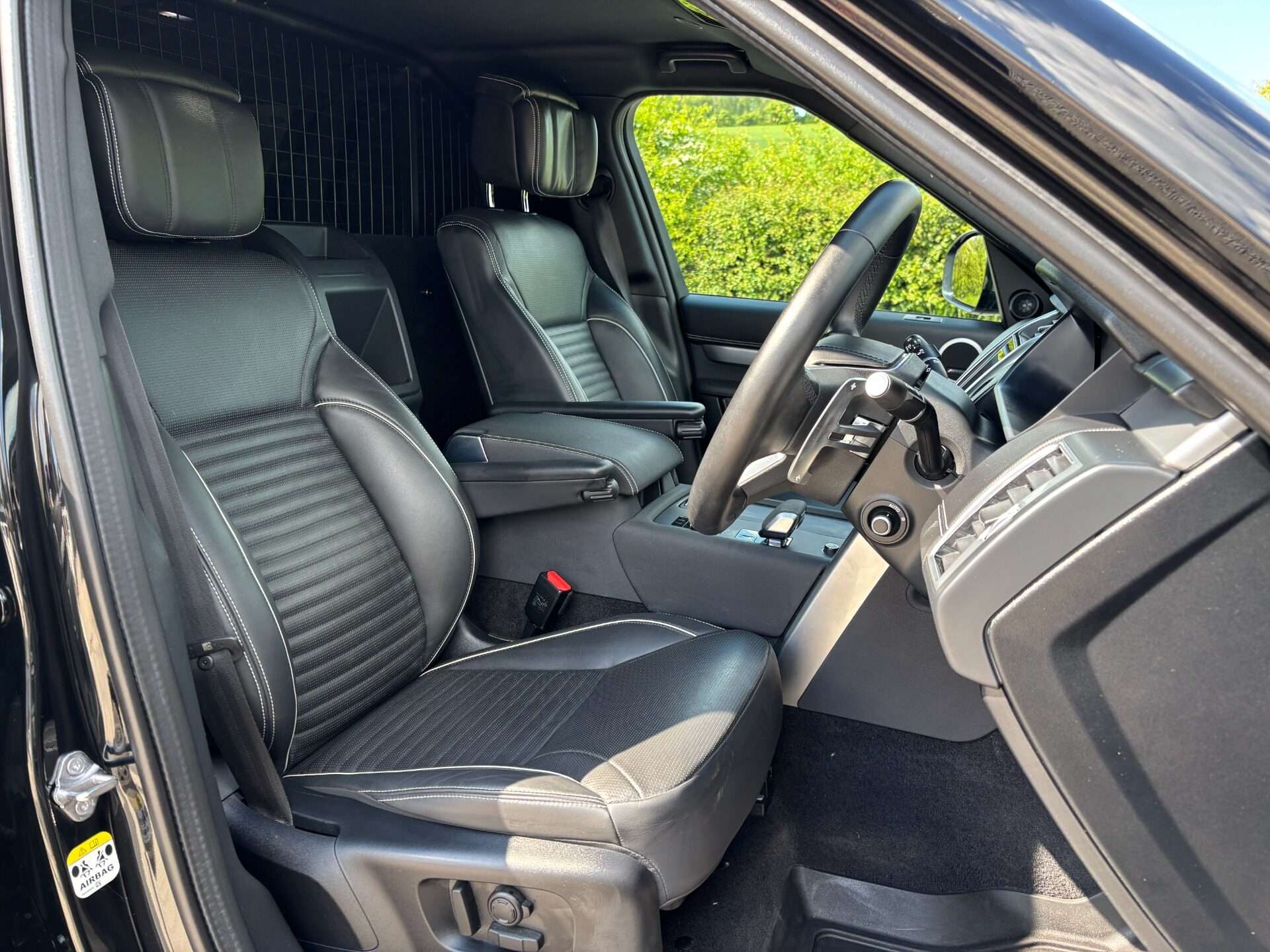 A 2023 LAND ROVER DISCOVERY D300 Commercial Dynamic HSE A 2023 LAND ROVER DISCOVERY D300 Commercial Dynamic HSE