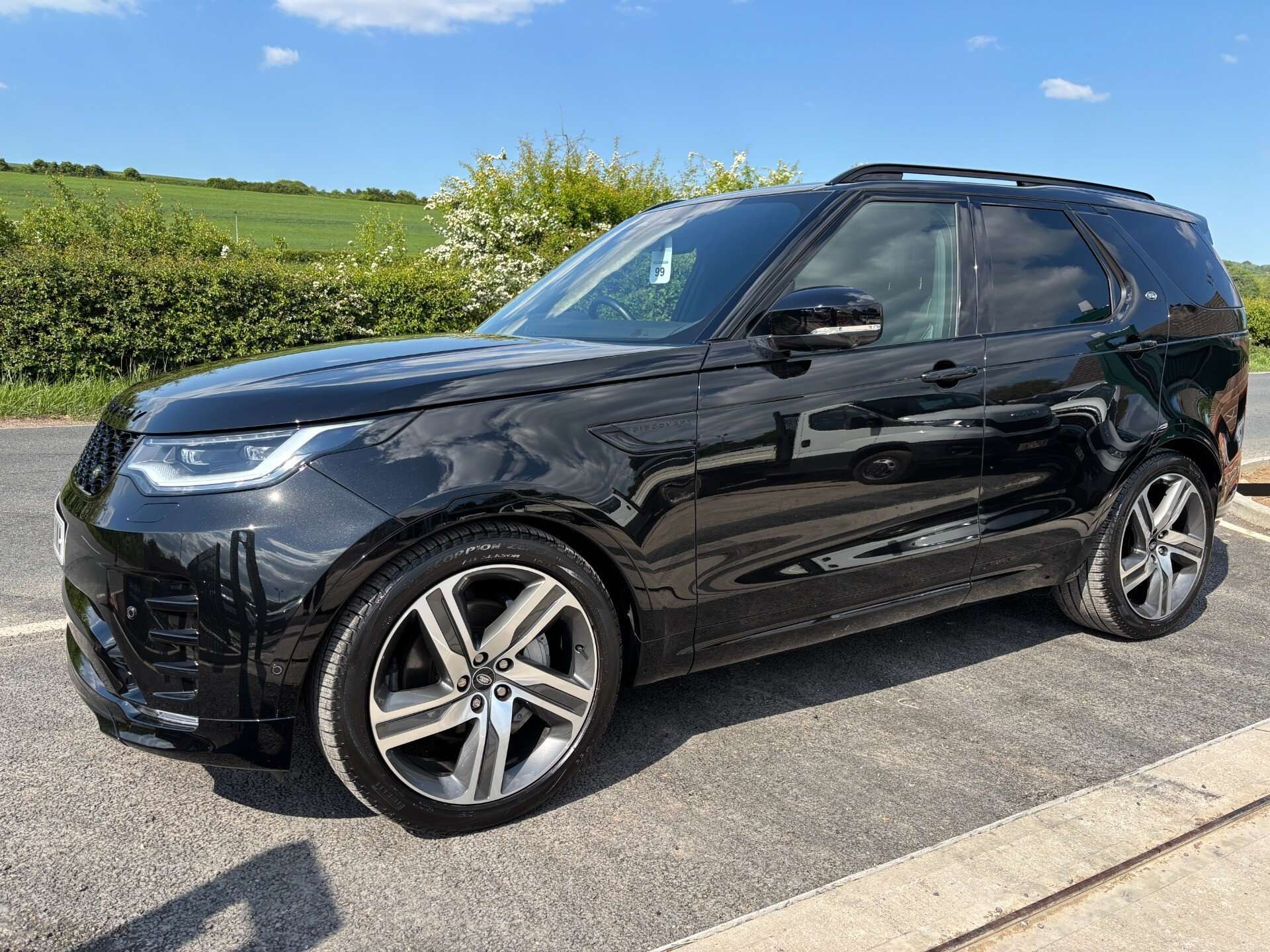 A 2023 LAND ROVER DISCOVERY D300 Commercial Dynamic HSE A 2023 LAND ROVER DISCOVERY D300 Commercial Dynamic HSE