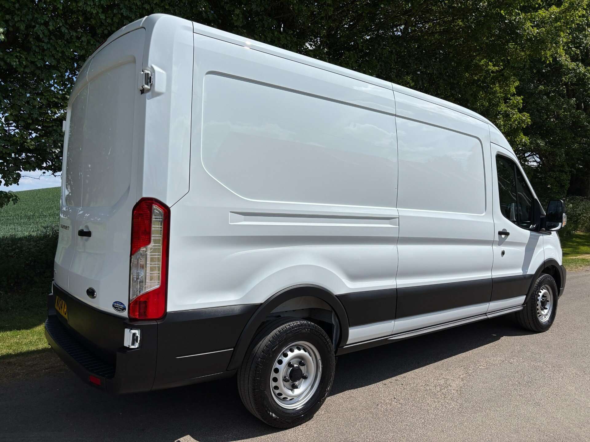 A 2024 FORD TRANSIT 350 L3 H2 AWD Leader 170 ps Panel Van - Air Con A 2024 FORD TRANSIT 350 L3 H2 AWD Leader 170 ps Panel Van - Air Con