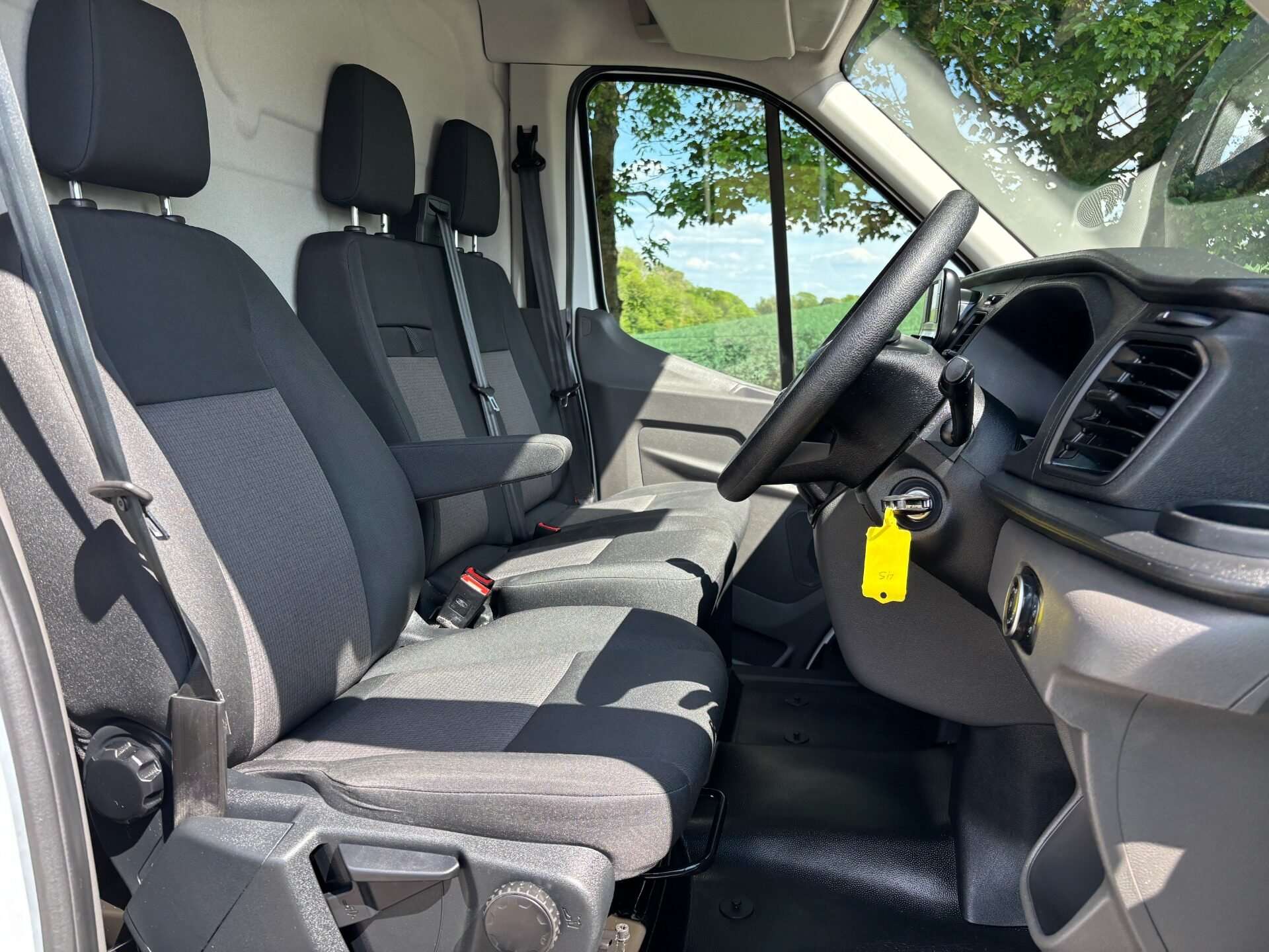 A 2024 FORD TRANSIT 350 L3 H2 AWD Leader 170 ps Panel Van - Air Con A 2024 FORD TRANSIT 350 L3 H2 AWD Leader 170 ps Panel Van - Air Con