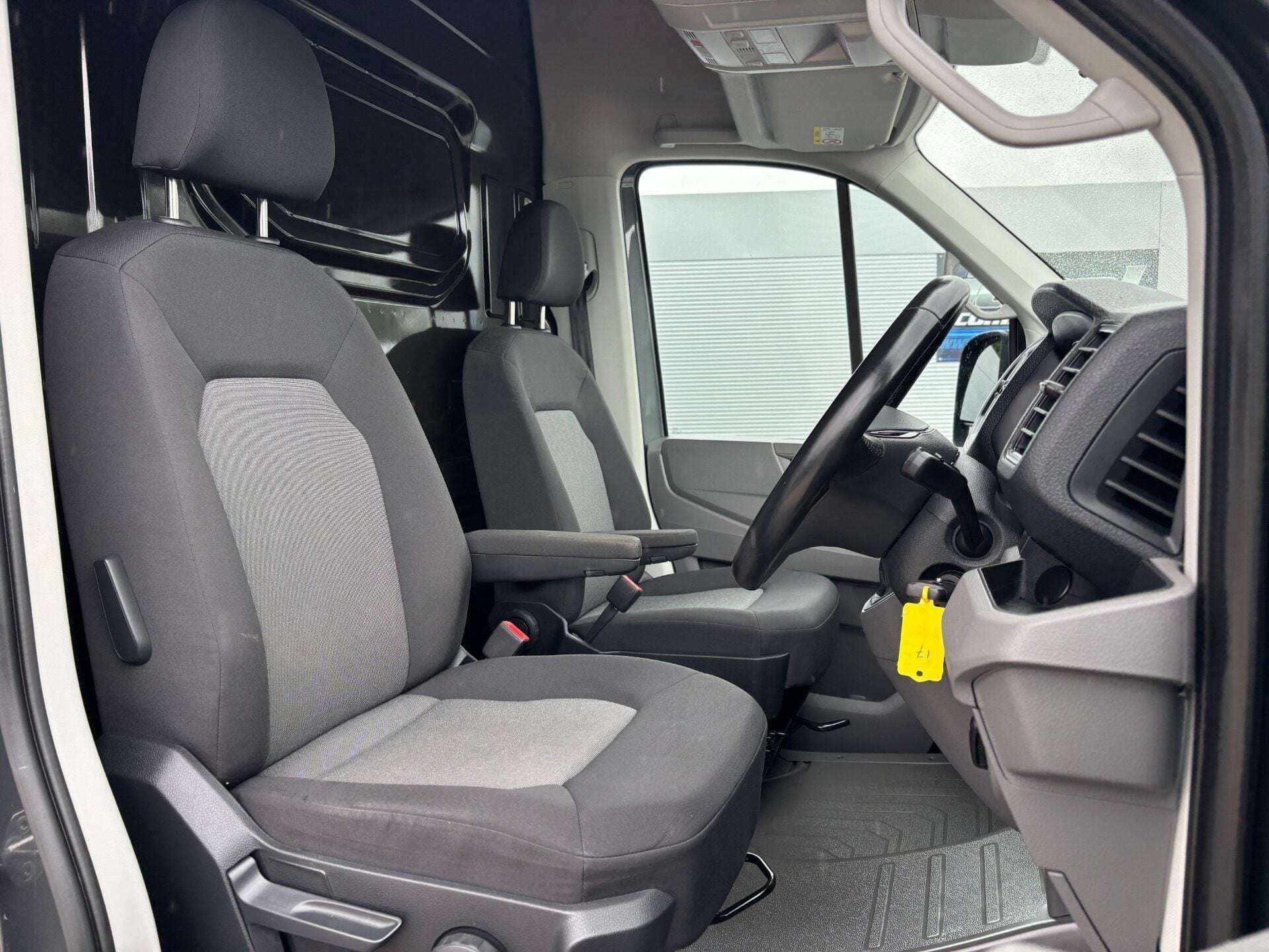 A 2023 VOLKSWAGEN CRAFTER CR35 177 ps Tdi Trendline 4Motion DSG Panel Van - Diff Lock A 2023 VOLKSWAGEN CRAFTER CR35 177 ps Tdi Trendline 4Motion DSG Panel Van - Diff Lock