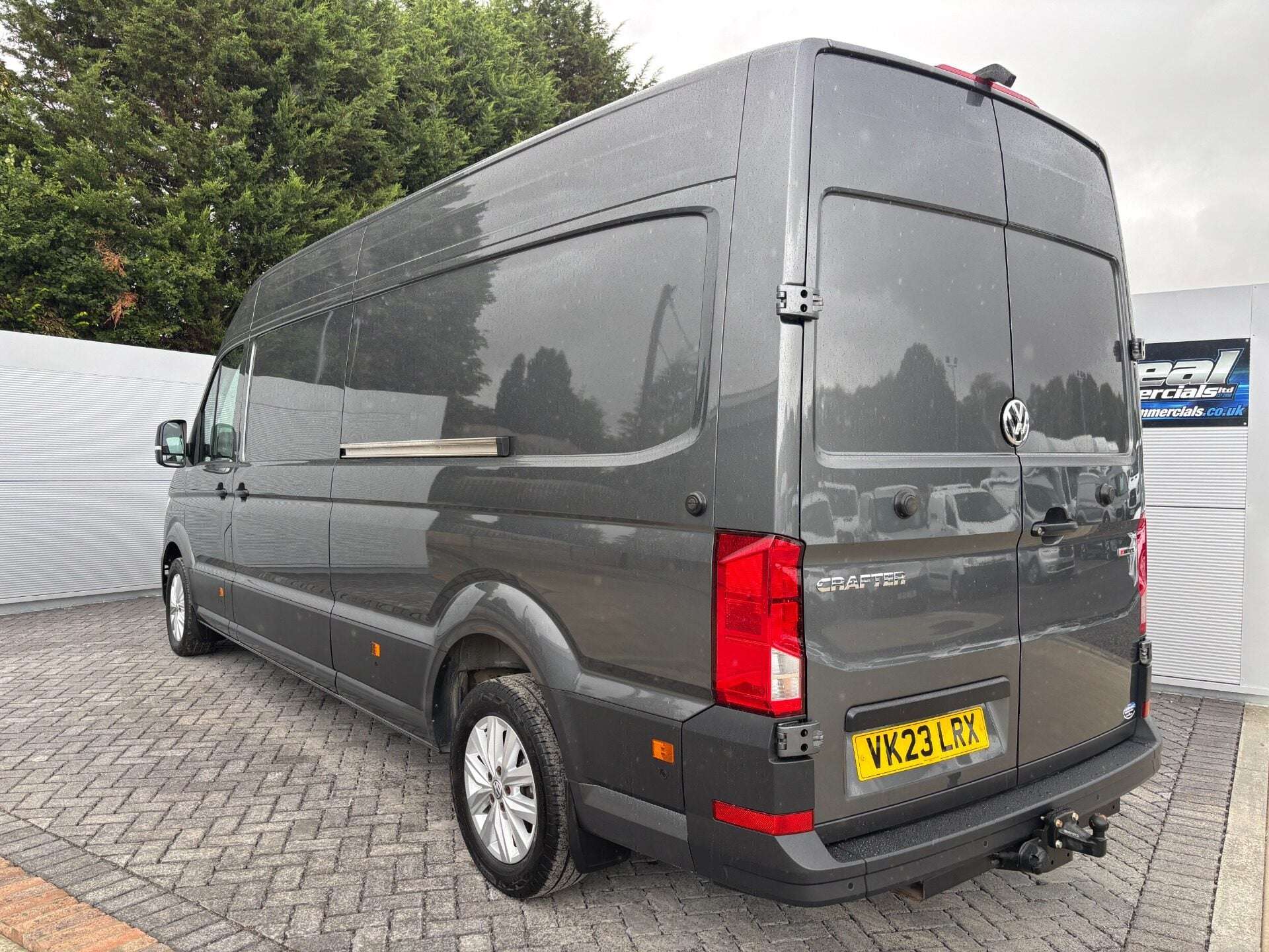 A 2023 VOLKSWAGEN CRAFTER CR35 177 ps Tdi Trendline 4Motion DSG Panel Van - Diff Lock A 2023 VOLKSWAGEN CRAFTER CR35 177 ps Tdi Trendline 4Motion DSG Panel Van - Diff Lock