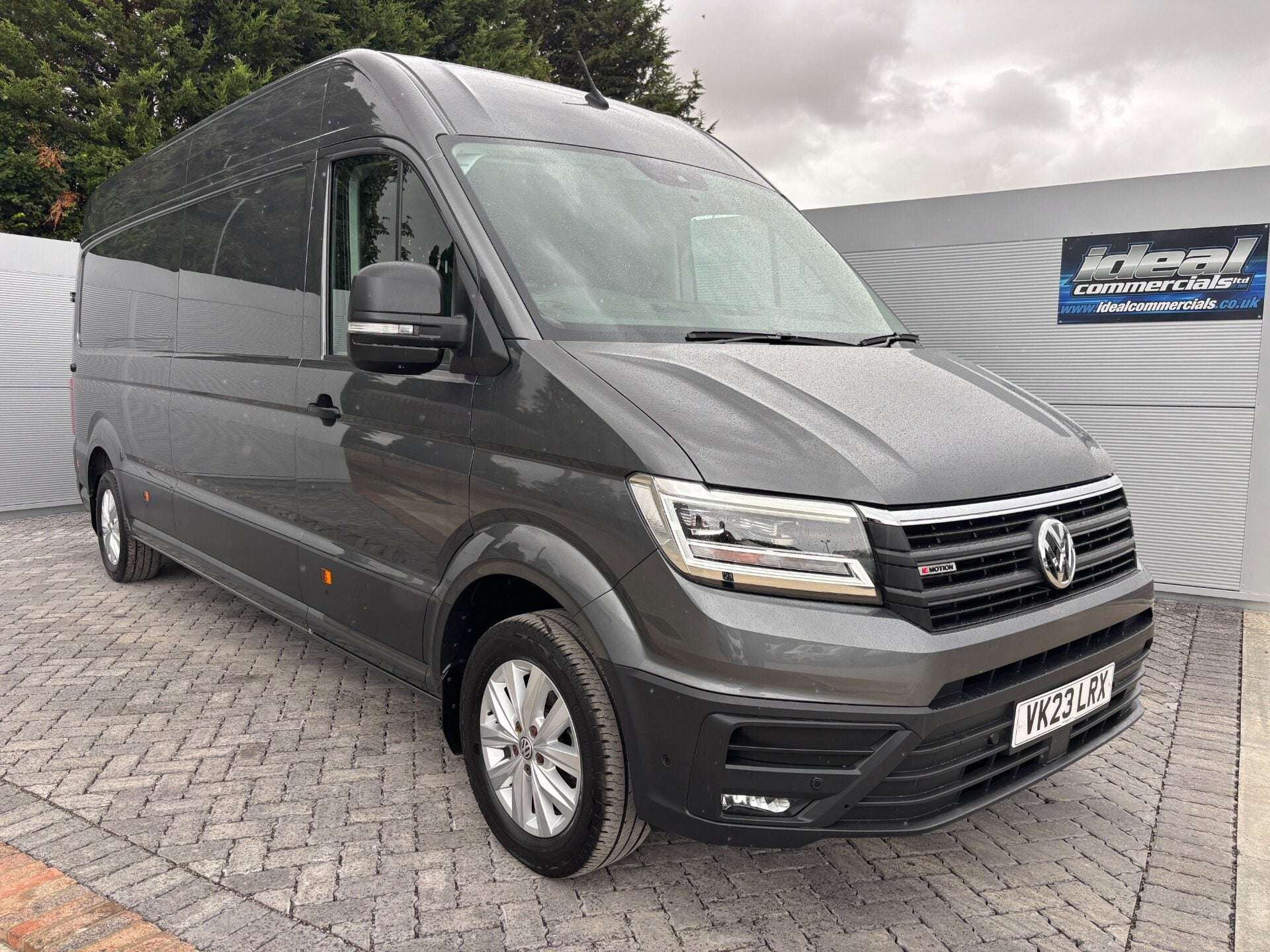 A 2023 VOLKSWAGEN CRAFTER CR35 177 ps Tdi Trendline 4Motion DSG Panel Van - Diff Lock A 2023 VOLKSWAGEN CRAFTER CR35 177 ps Tdi Trendline 4Motion DSG Panel Van - Diff Lock