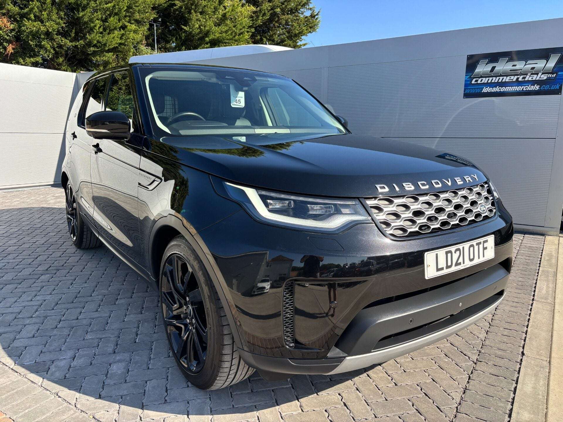 A 2021 LAND ROVER DISCOVERY D300 HSE Mhev Auto 4wd (S/S) Euro 6 A 2021 LAND ROVER DISCOVERY D300 HSE Mhev Auto 4wd (S/S) Euro 6