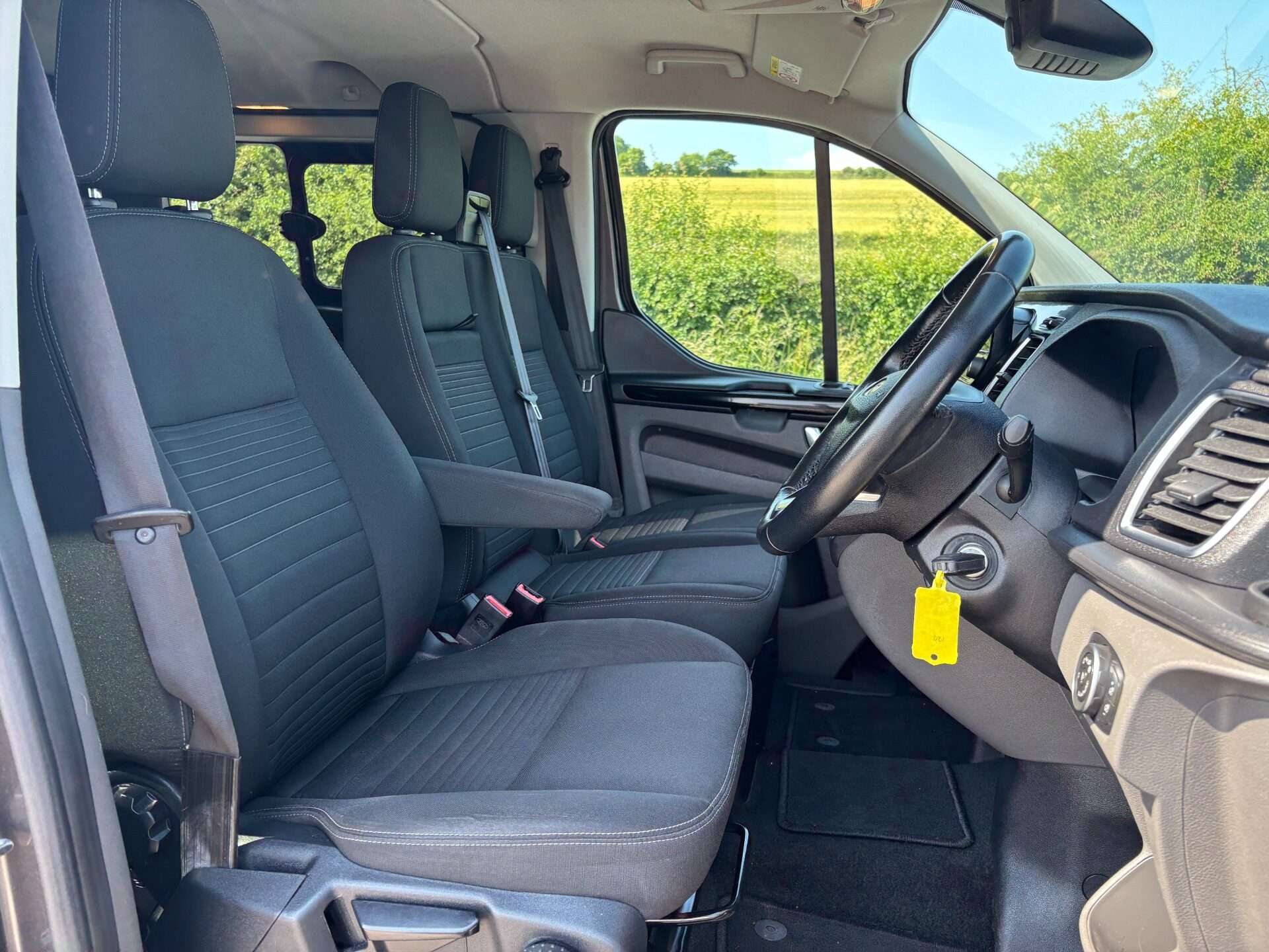 A 2022 FORD TRANSIT CUSTOM 320 L2 Limited 130 ps Selectshift Double Cab in Van A 2022 FORD TRANSIT CUSTOM 320 L2 Limited 130 ps Selectshift Double Cab in Van