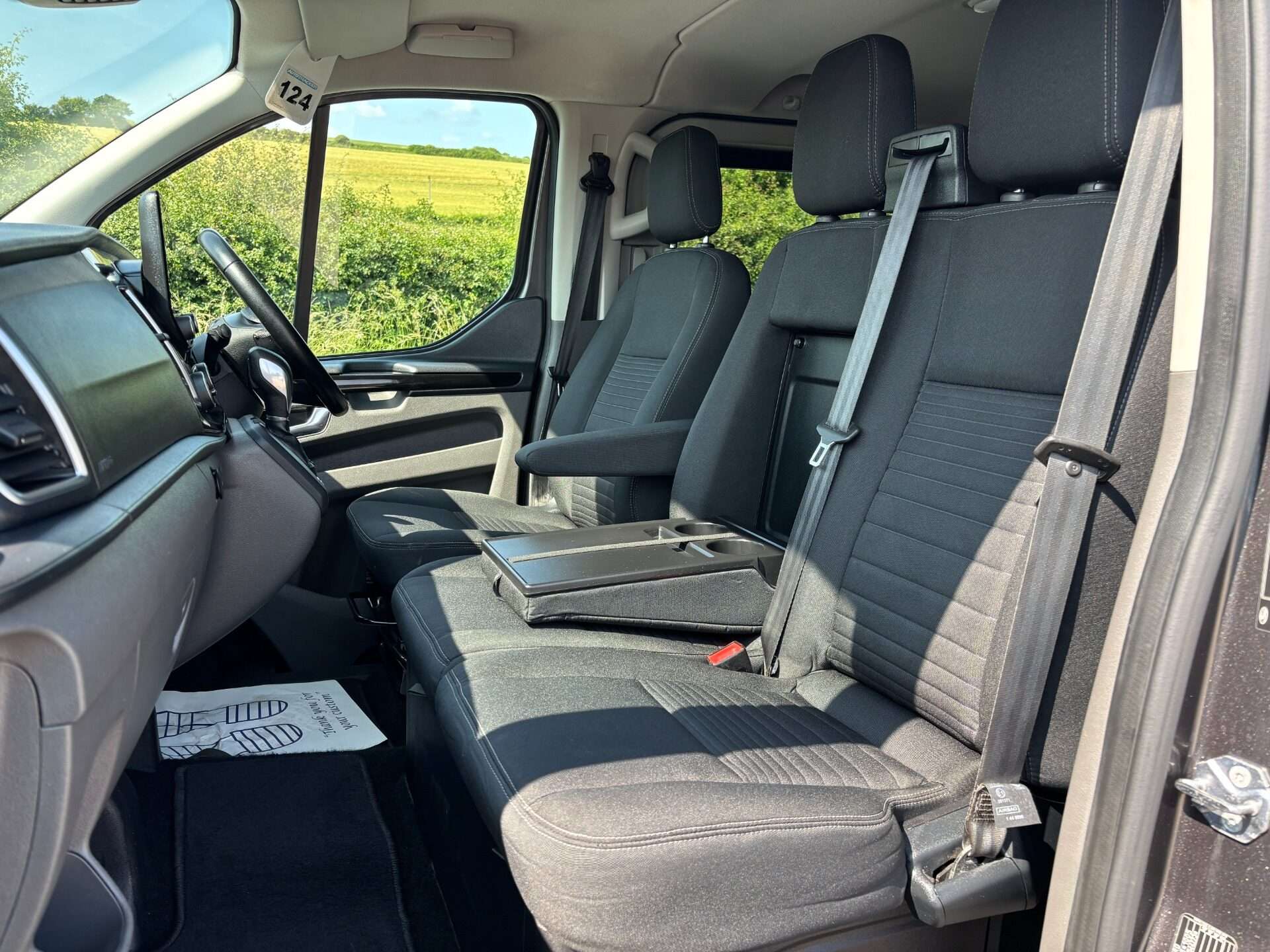 A 2022 FORD TRANSIT CUSTOM 320 L2 Limited 130 ps Selectshift Double Cab in Van A 2022 FORD TRANSIT CUSTOM 320 L2 Limited 130 ps Selectshift Double Cab in Van