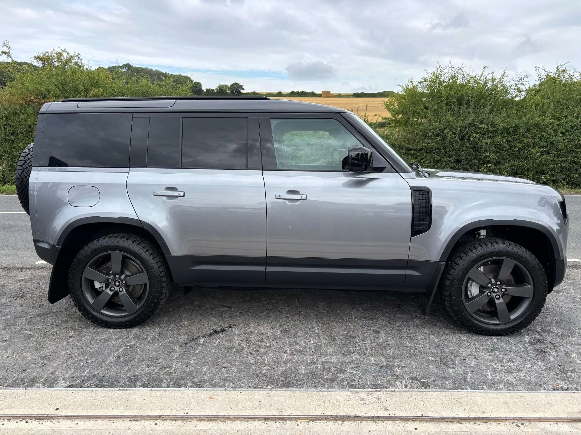 2022 LAND ROVER DEFENDER 110 2022 LAND ROVER DEFENDER 110