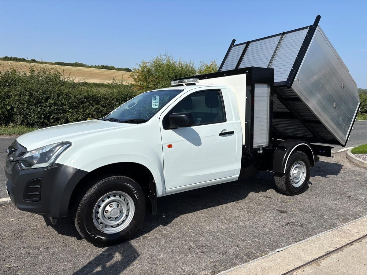 Check out this Isuzu D-max 2020 Diesel Manual