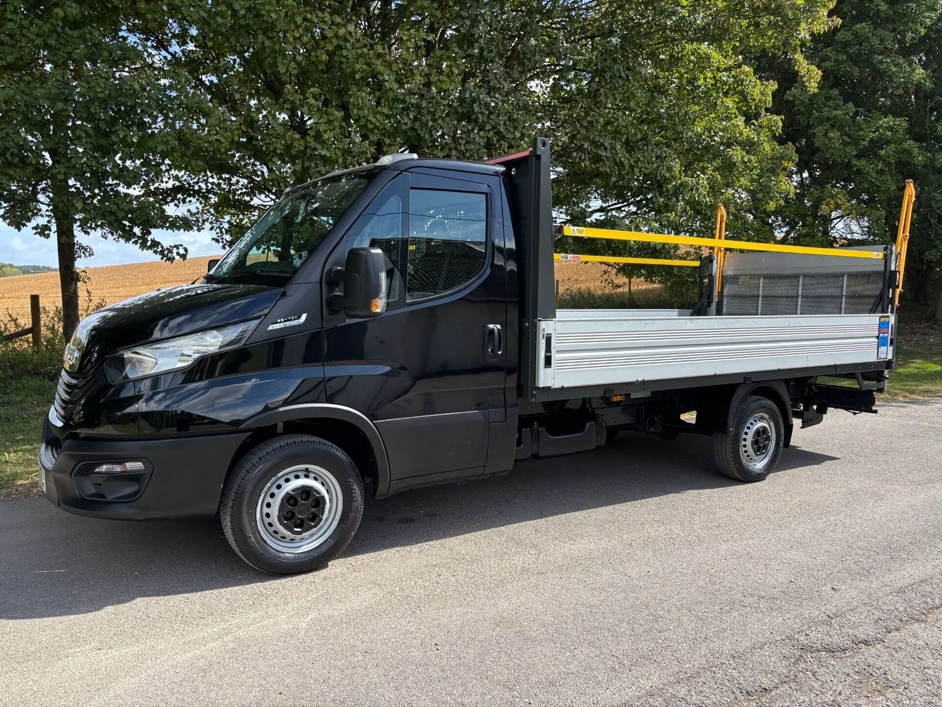 A 2023 IVECO DAILY 35S16H Automatic Dropside Truck with Tail Lift A 2023 IVECO DAILY 35S16H Automatic Dropside Truck with Tail Lift