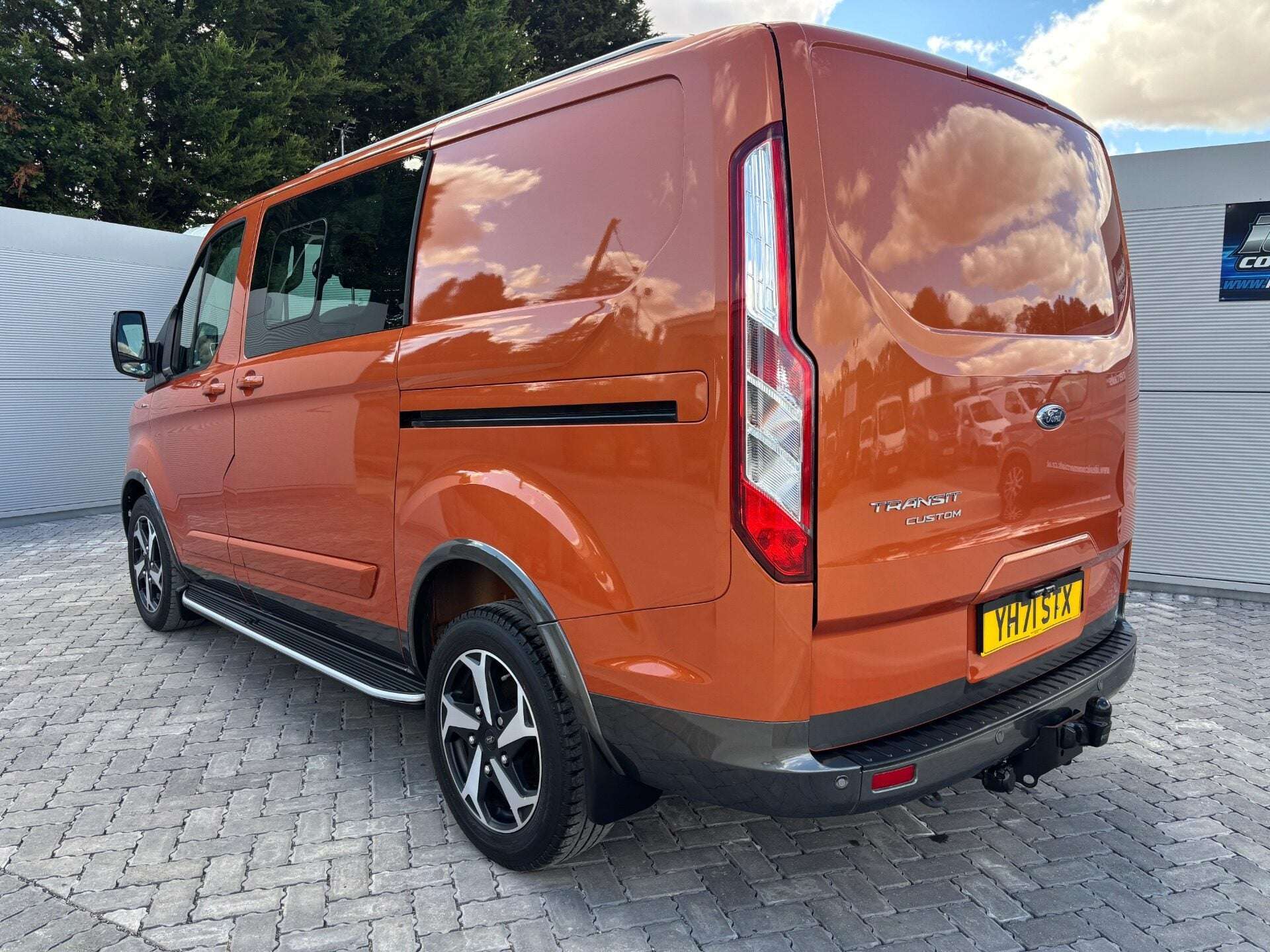 A 2021 FORD TRANSIT CUSTOM 320 L1 170ps Active MLSD DCIV - Sat Nav / Tailgate / Adaptive Cruise A 2021 FORD TRANSIT CUSTOM 320 L1 170ps Active MLSD DCIV - Sat Nav / Tailgate / Adaptive Cruise