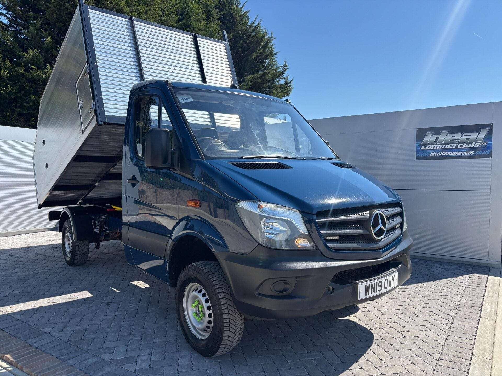 A 2019 MERCEDES-BENZ SPRINTER 316 Cdi 4x4 Arbor Tipper - 3.5t Towing Capacity A 2019 MERCEDES-BENZ SPRINTER 316 Cdi 4x4 Arbor Tipper - 3.5t Towing Capacity
