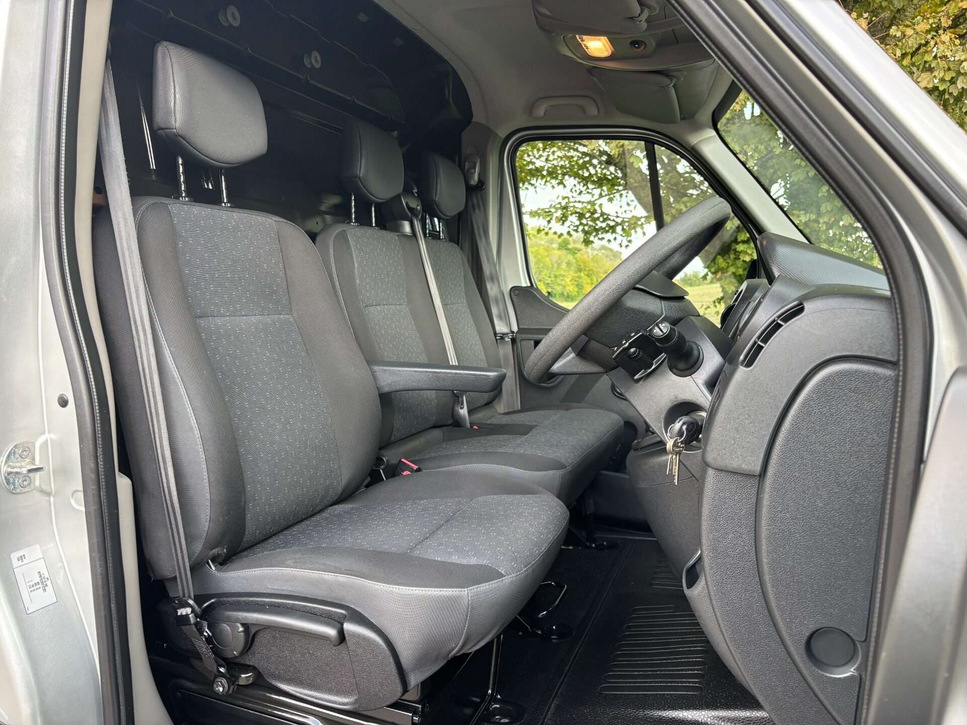 A 2019 VAUXHALL MOVANO L3H2 F3500 130ps Panel Van - Air Con & Sat Nav A 2019 VAUXHALL MOVANO L3H2 F3500 130ps Panel Van - Air Con & Sat Nav