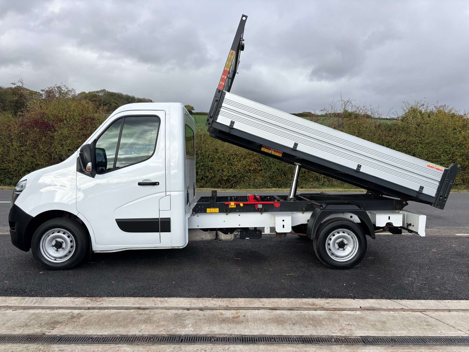 2021 NISSAN NV400 2021 NISSAN NV400