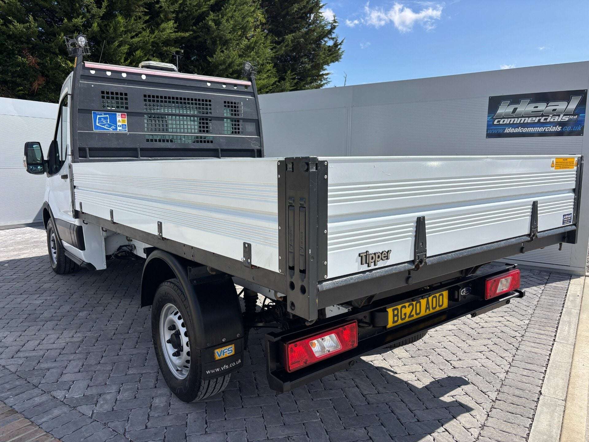 A 2020 FORD TRANSIT 350 Srw L2 130 ps Single Cab Tipper - Air Con / Tow Axle / Rear Camera A 2020 FORD TRANSIT 350 Srw L2 130 ps Single Cab Tipper - Air Con / Tow Axle / Rear Camera