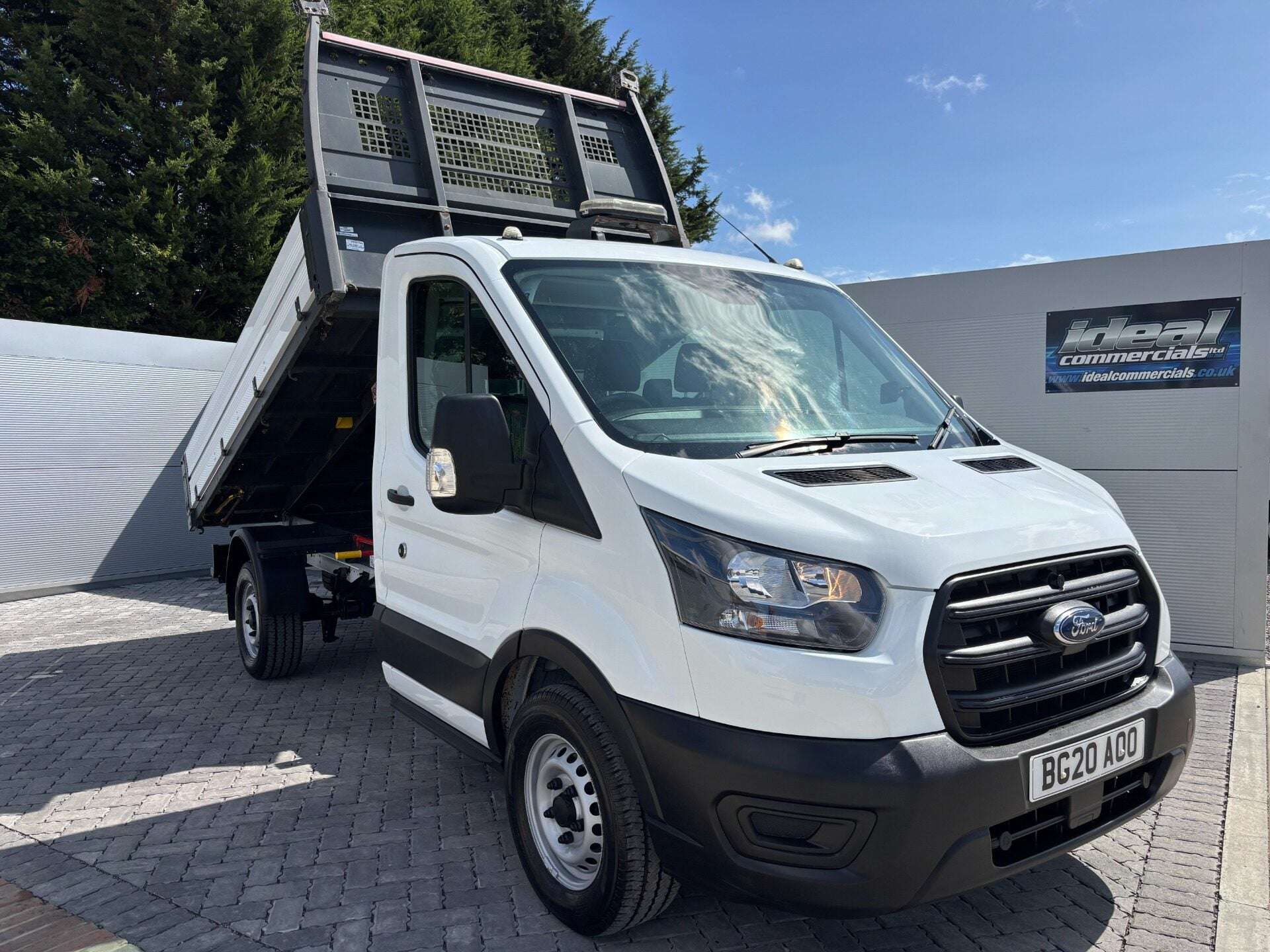 A 2020 FORD TRANSIT 350 Srw L2 130 ps Single Cab Tipper - Air Con / Tow Axle / Rear Camera A 2020 FORD TRANSIT 350 Srw L2 130 ps Single Cab Tipper - Air Con / Tow Axle / Rear Camera
