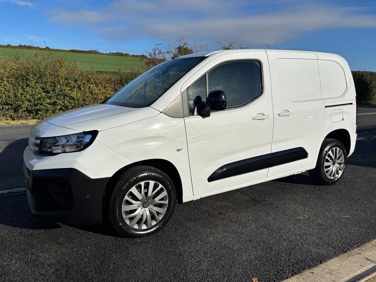 Check out this Peugeot Partner 2024 Diesel Manual