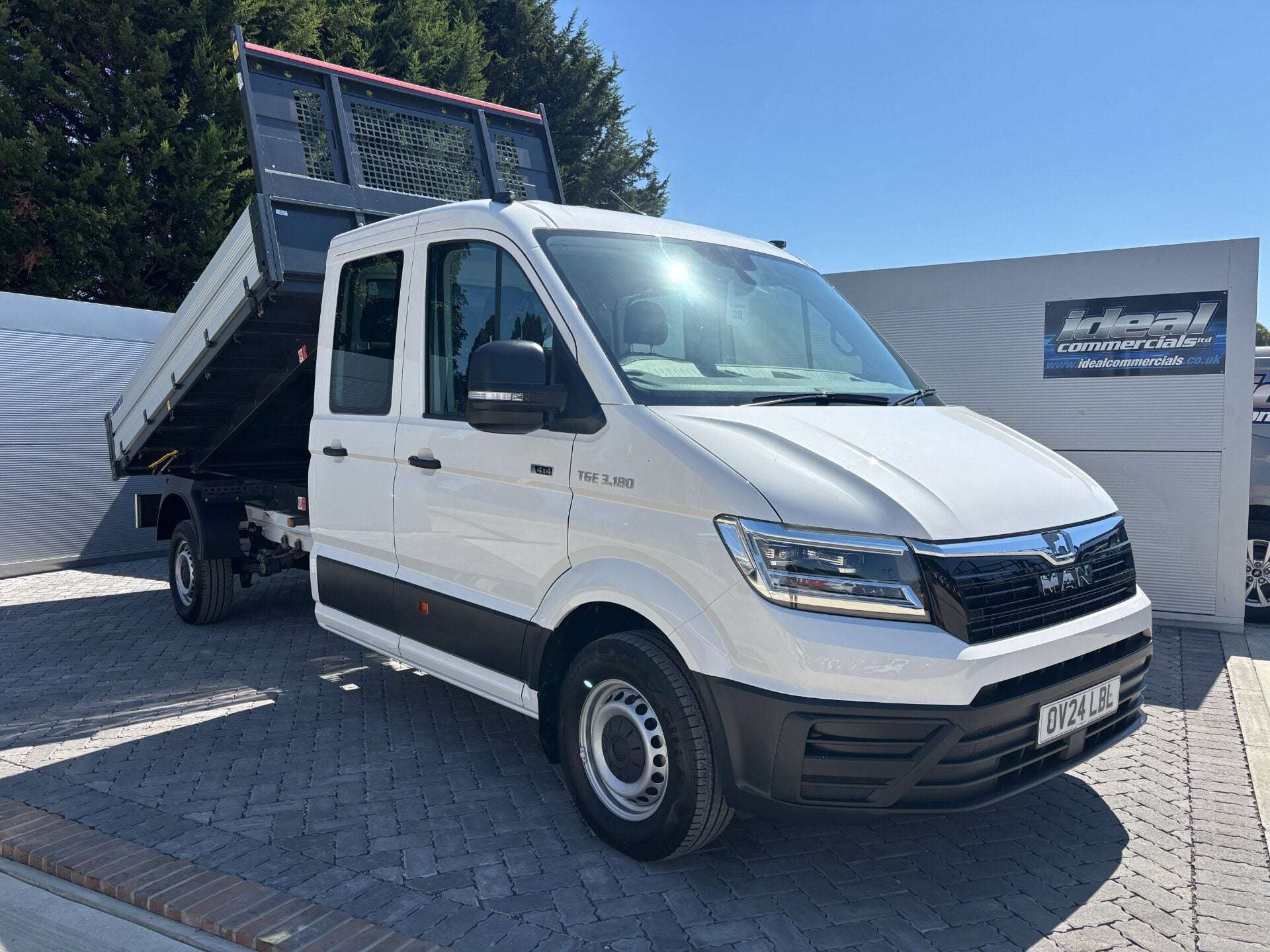 A 2024 MAN TGE 3.180 DSG 4Motion Crew Cab Tipper - Air Con / LED Headlights A 2024 MAN TGE 3.180 DSG 4Motion Crew Cab Tipper - Air Con / LED Headlights