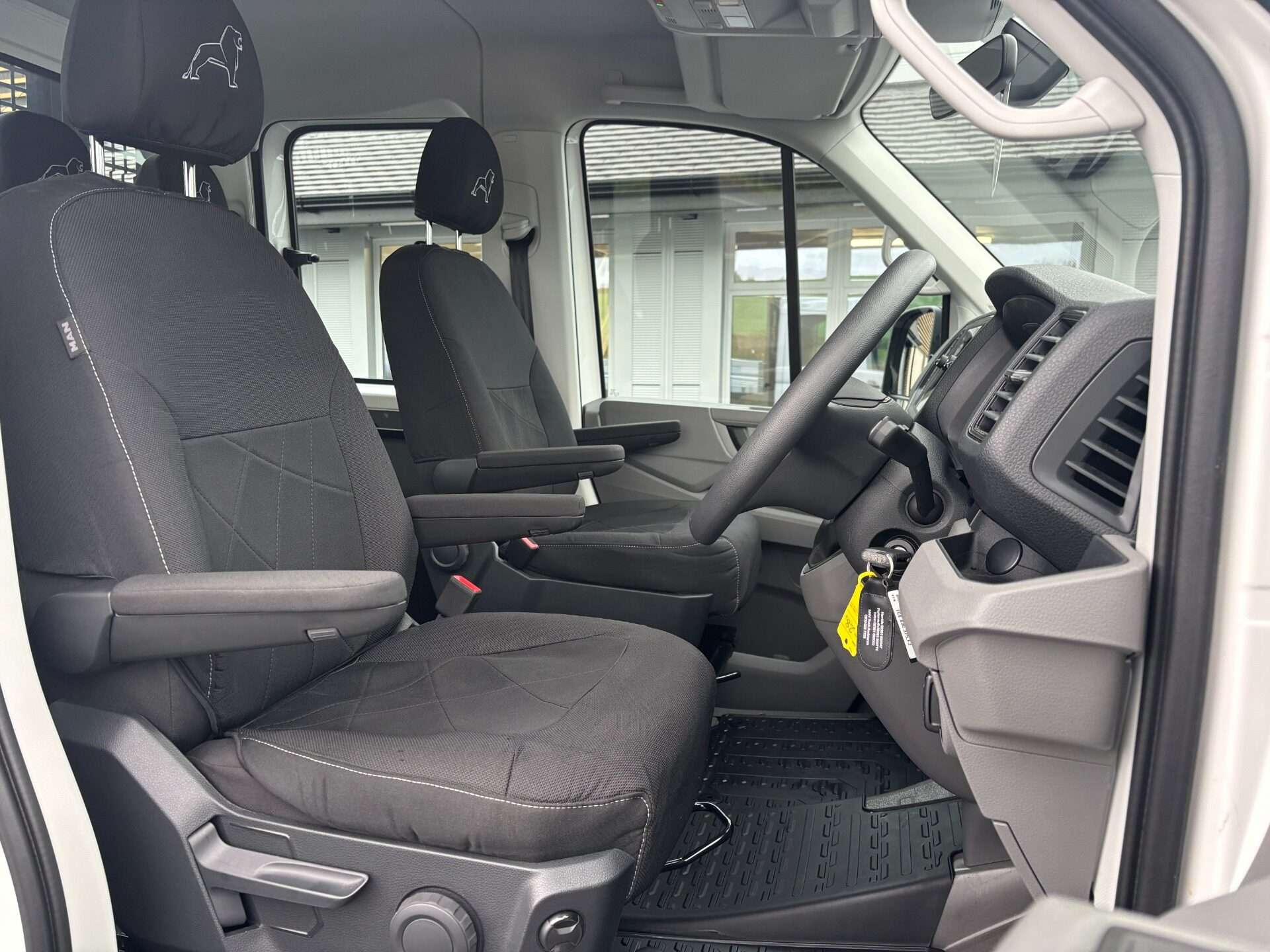 A 2024 MAN TGE 3.180 DSG 4Motion Crew Cab Tipper - Air Con / LED Headlights A 2024 MAN TGE 3.180 DSG 4Motion Crew Cab Tipper - Air Con / LED Headlights