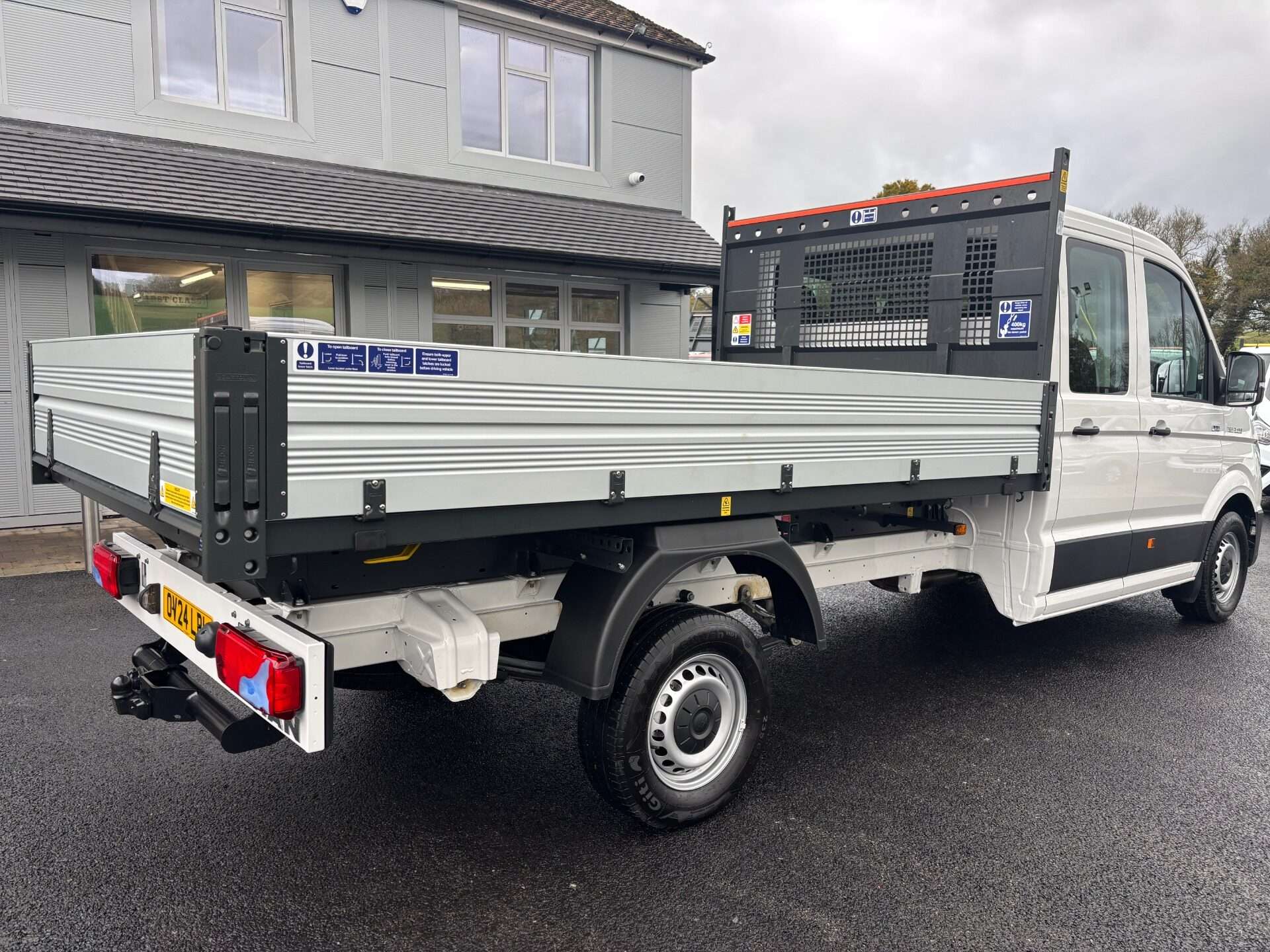 A 2024 MAN TGE 3.180 DSG 4Motion Crew Cab Tipper - Air Con / LED Headlights A 2024 MAN TGE 3.180 DSG 4Motion Crew Cab Tipper - Air Con / LED Headlights