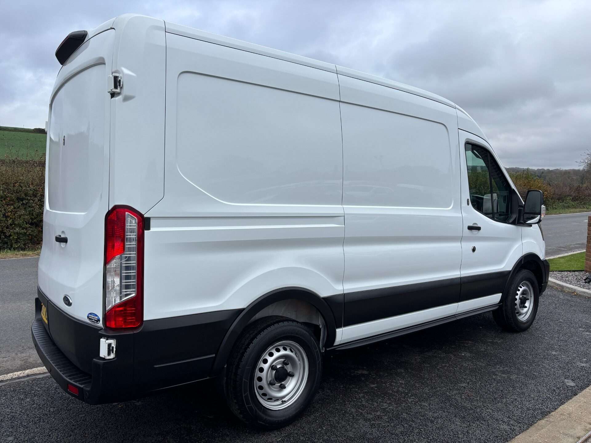 A 2020 FORD TRANSIT 330 L2 H2 Leader Panel Van - Air Con / F&R Sensors A 2020 FORD TRANSIT 330 L2 H2 Leader Panel Van - Air Con / F&R Sensors