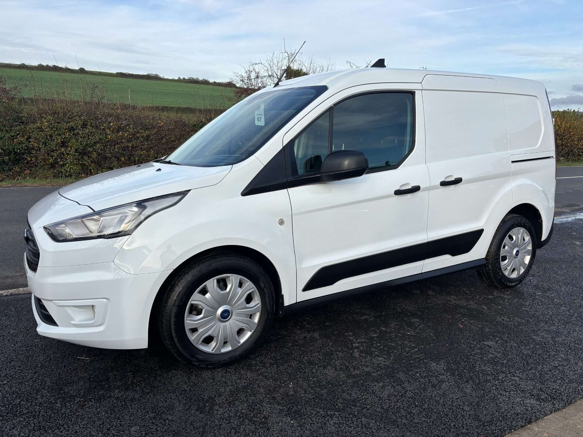 A 2021 FORD TRANSIT CONNECT 200 L1 Trend 100 ps Panel Van - Air Con A 2021 FORD TRANSIT CONNECT 200 L1 Trend 100 ps Panel Van - Air Con