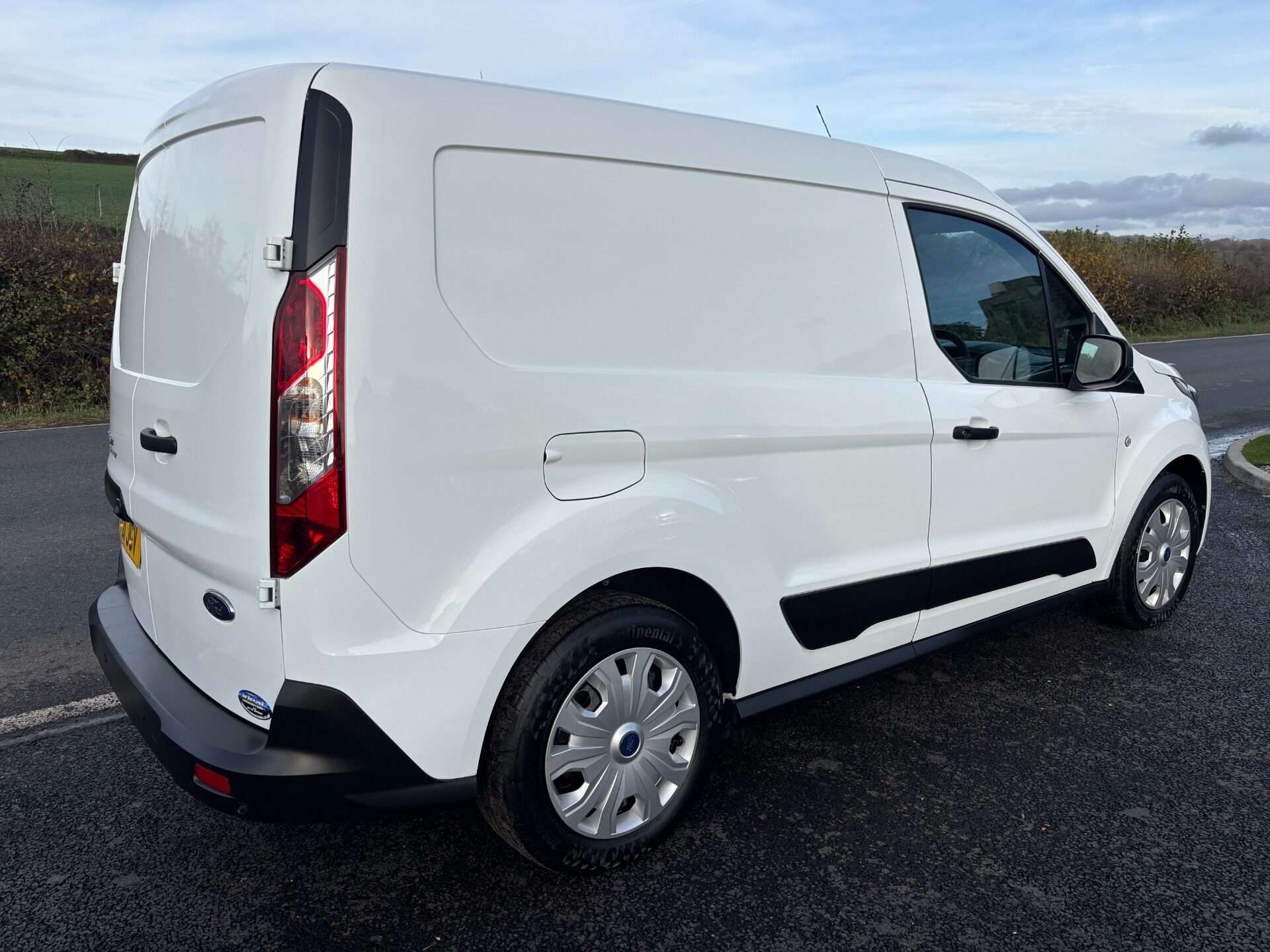 A 2021 FORD TRANSIT CONNECT 200 L1 Trend 100 ps Panel Van - Air Con A 2021 FORD TRANSIT CONNECT 200 L1 Trend 100 ps Panel Van - Air Con