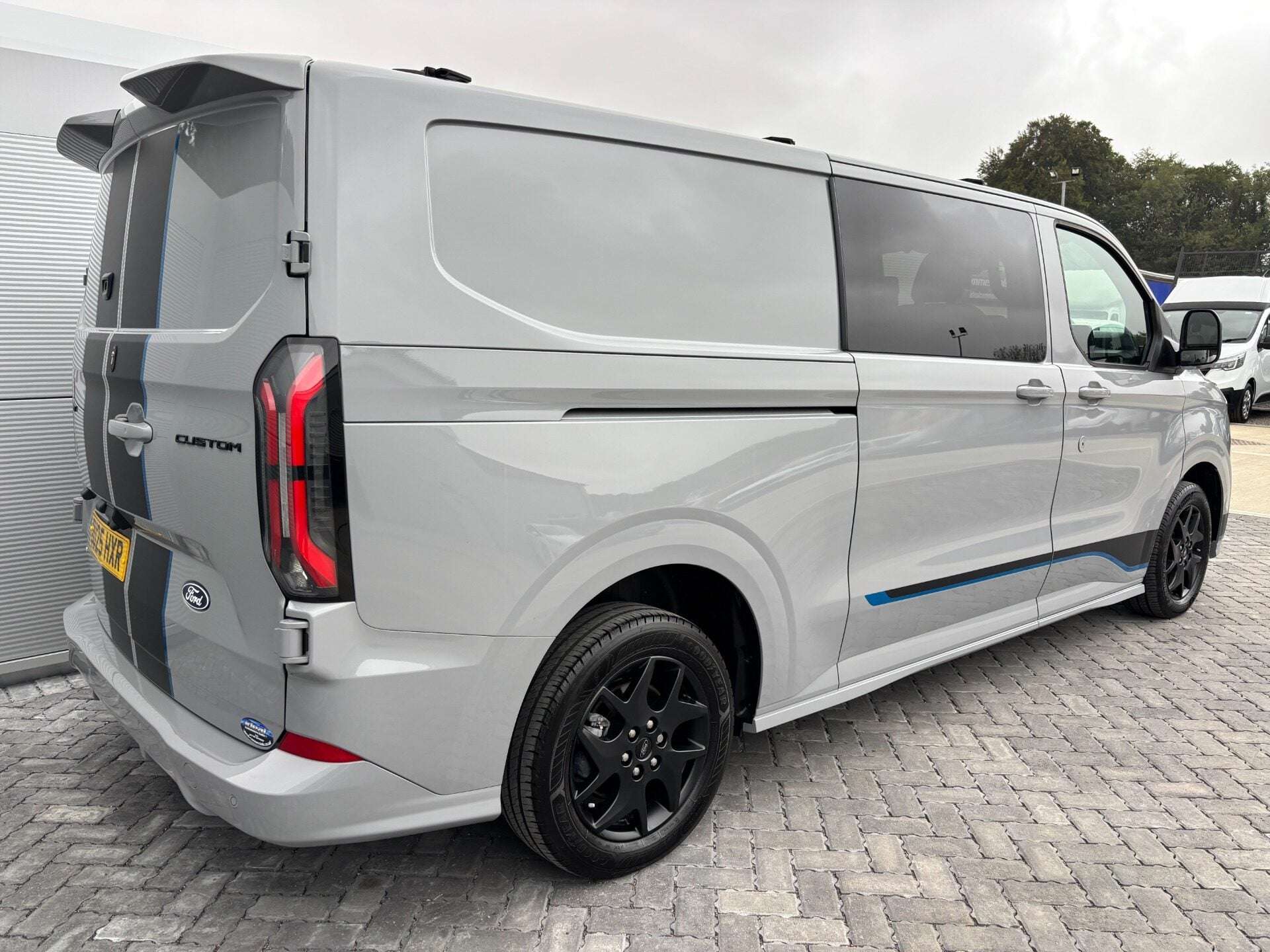 A 2025 FORD TRANSIT CUSTOM 320 Sport L2H1 Duratec 11.8 kWh PHEV Dciv A 2025 FORD TRANSIT CUSTOM 320 Sport L2H1 Duratec 11.8 kWh PHEV Dciv