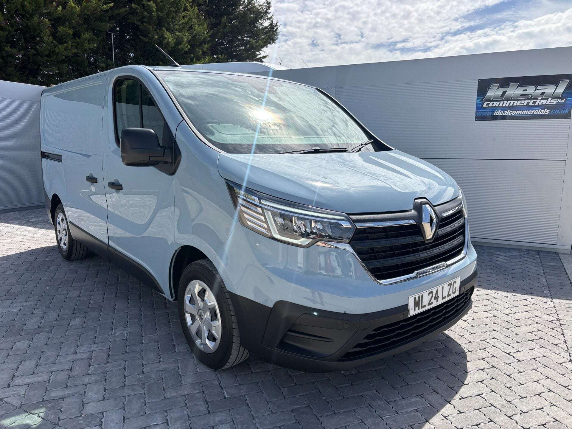 2024 RENAULT TRAFIC 2024 RENAULT TRAFIC