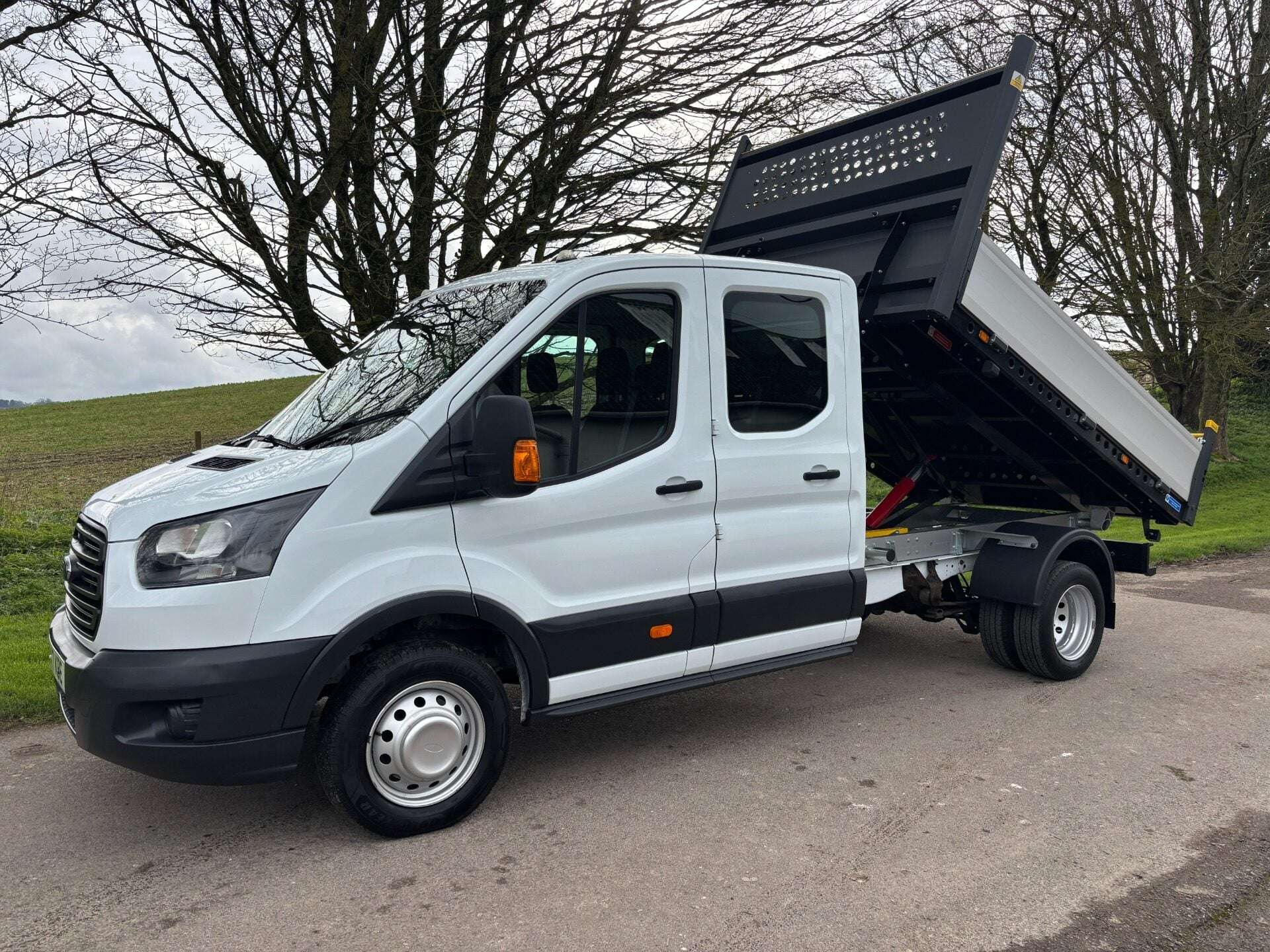 A 2017 FORD TRANSIT 350 Drw L3 130 ps Crew Cab Tipper - Air Con - Ex MOD A 2017 FORD TRANSIT 350 Drw L3 130 ps Crew Cab Tipper - Air Con - Ex MOD