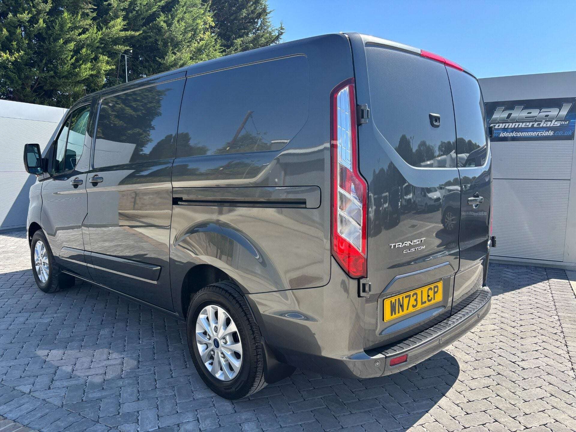 A 2023 FORD TRANSIT CUSTOM 320 L1 Limited 170 ps Panel Van - Automatic A 2023 FORD TRANSIT CUSTOM 320 L1 Limited 170 ps Panel Van - Automatic