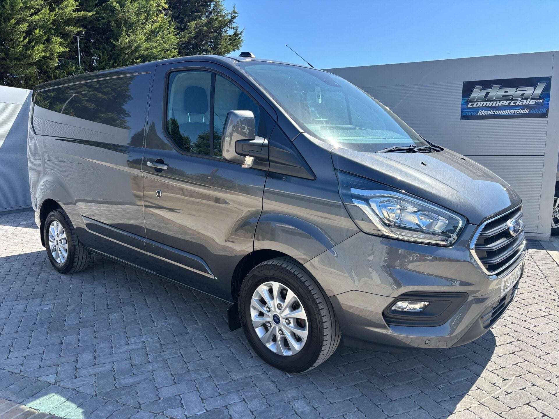 A 2023 FORD TRANSIT CUSTOM 320 L1 Limited 170 ps Panel Van - Automatic A 2023 FORD TRANSIT CUSTOM 320 L1 Limited 170 ps Panel Van - Automatic
