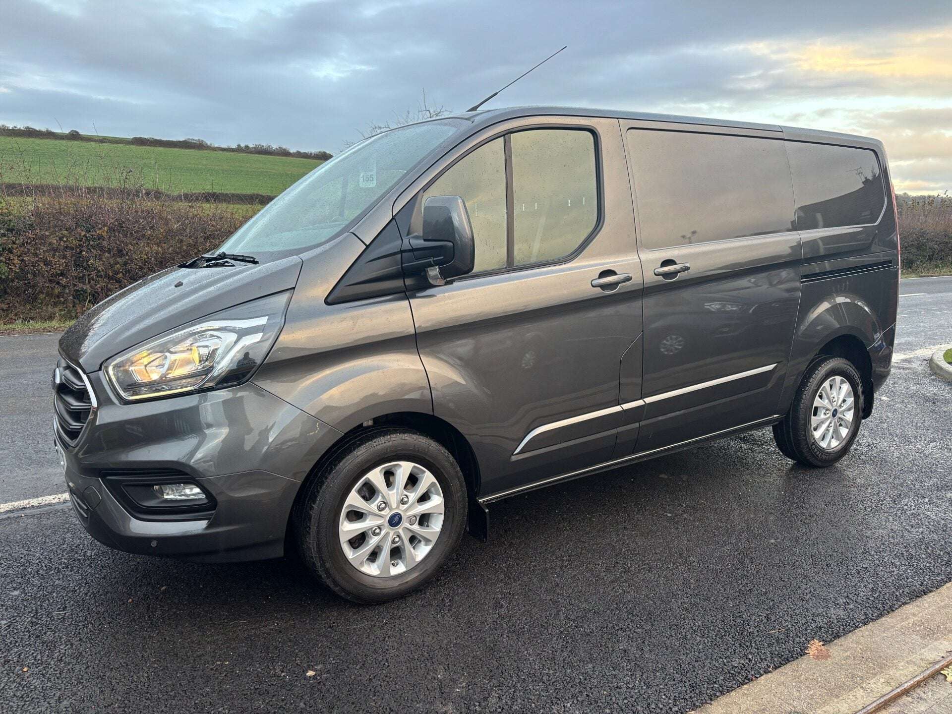 A 2023 FORD TRANSIT CUSTOM 320 L1 Limited 170 ps Panel Van - Automatic A 2023 FORD TRANSIT CUSTOM 320 L1 Limited 170 ps Panel Van - Automatic