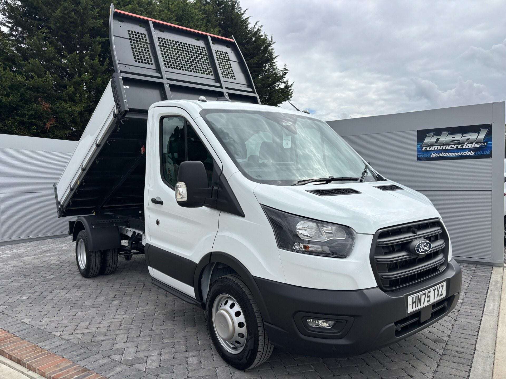 A 2025 FORD TRANSIT 350 L2 Drw 130 ps Single Cab Tipper - Air Con / Rear Camera / Cruise A 2025 FORD TRANSIT 350 L2 Drw 130 ps Single Cab Tipper - Air Con / Rear Camera / Cruise