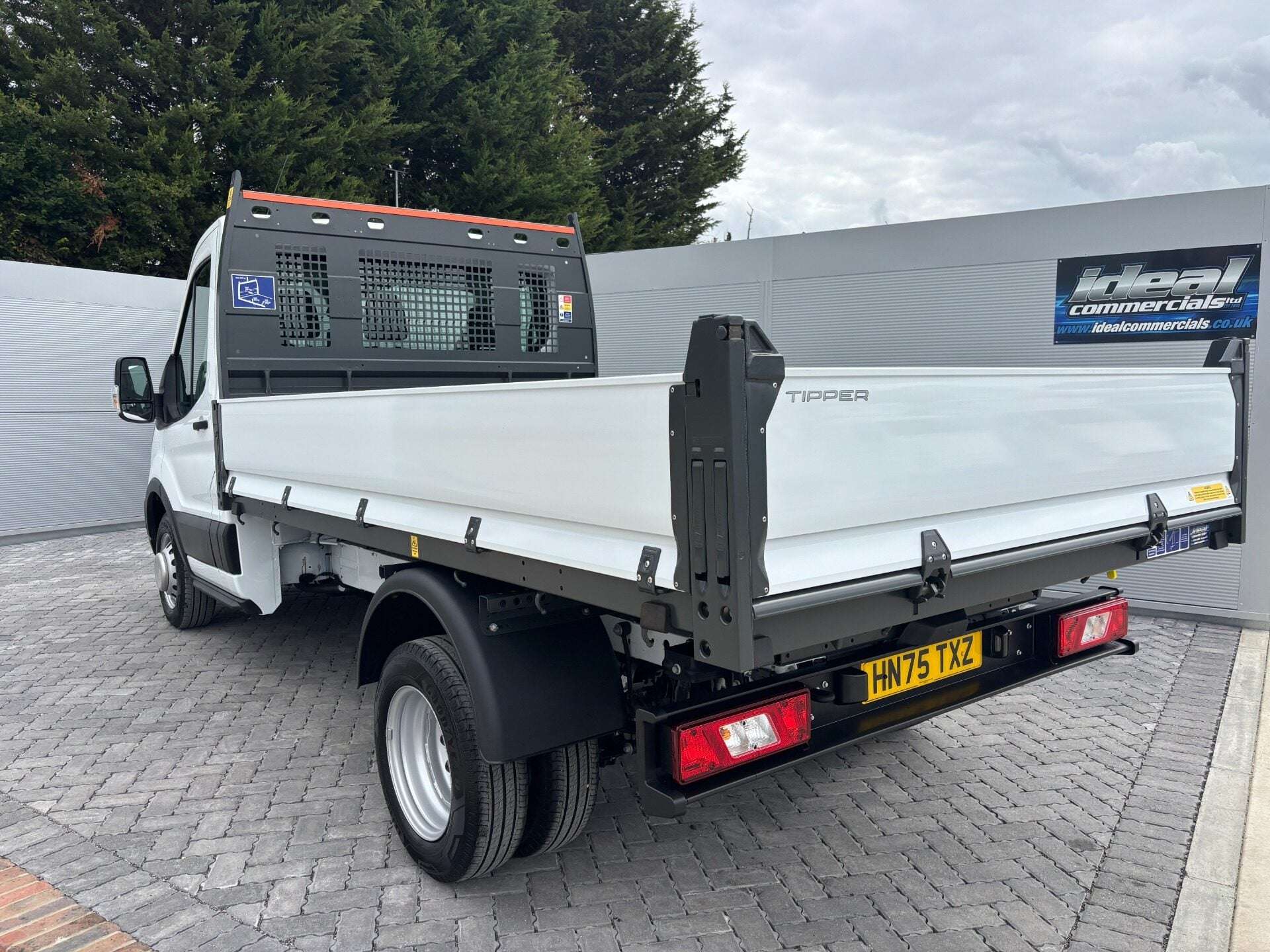 A 2025 FORD TRANSIT 350 L2 Drw 130 ps Single Cab Tipper - Air Con / Rear Camera / Cruise A 2025 FORD TRANSIT 350 L2 Drw 130 ps Single Cab Tipper - Air Con / Rear Camera / Cruise