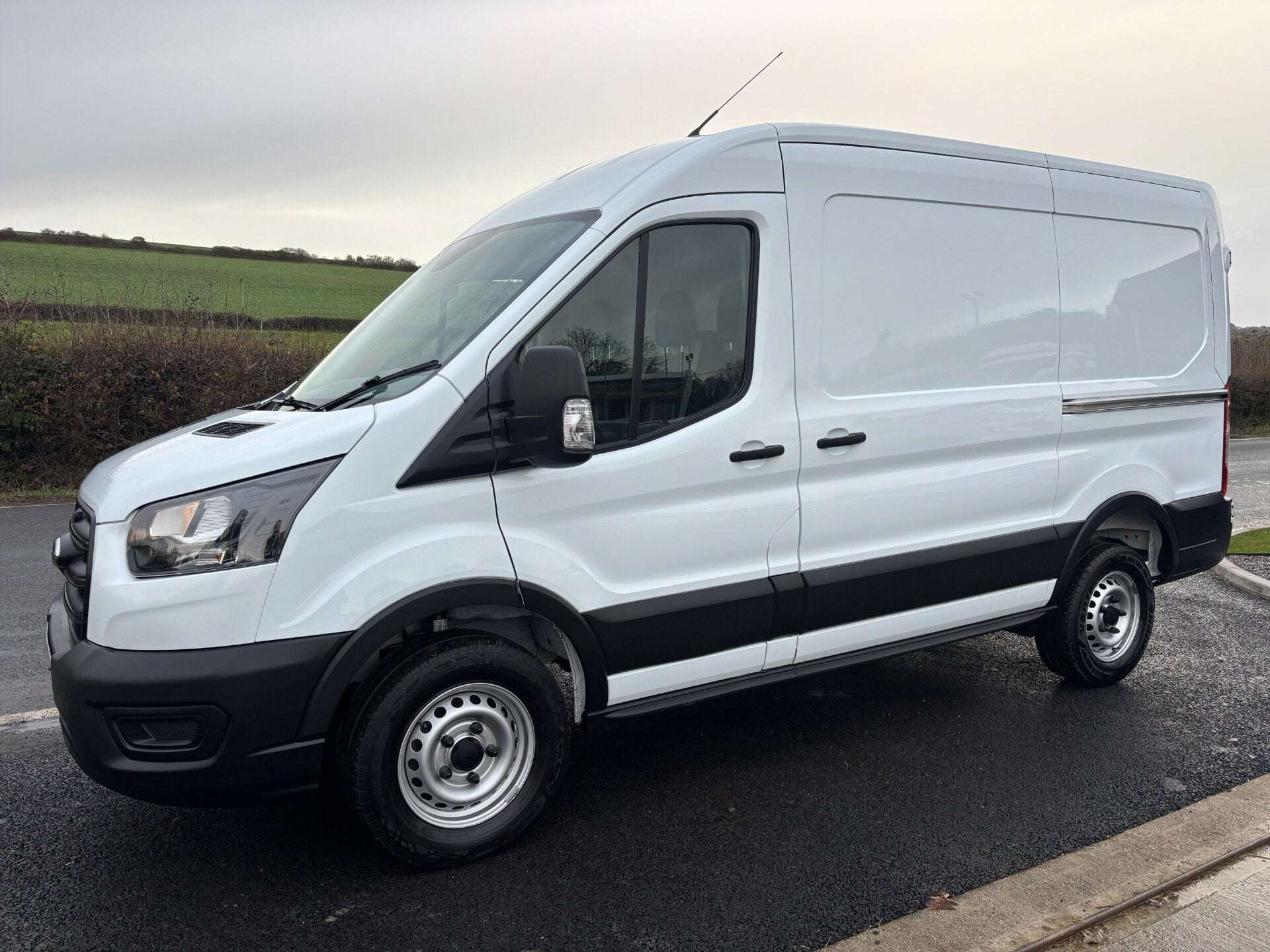 A 2024 FORD TRANSIT 350 Rwd L2 H2 130 ps Panel Van - Air Con / Rear Sensors A 2024 FORD TRANSIT 350 Rwd L2 H2 130 ps Panel Van - Air Con / Rear Sensors