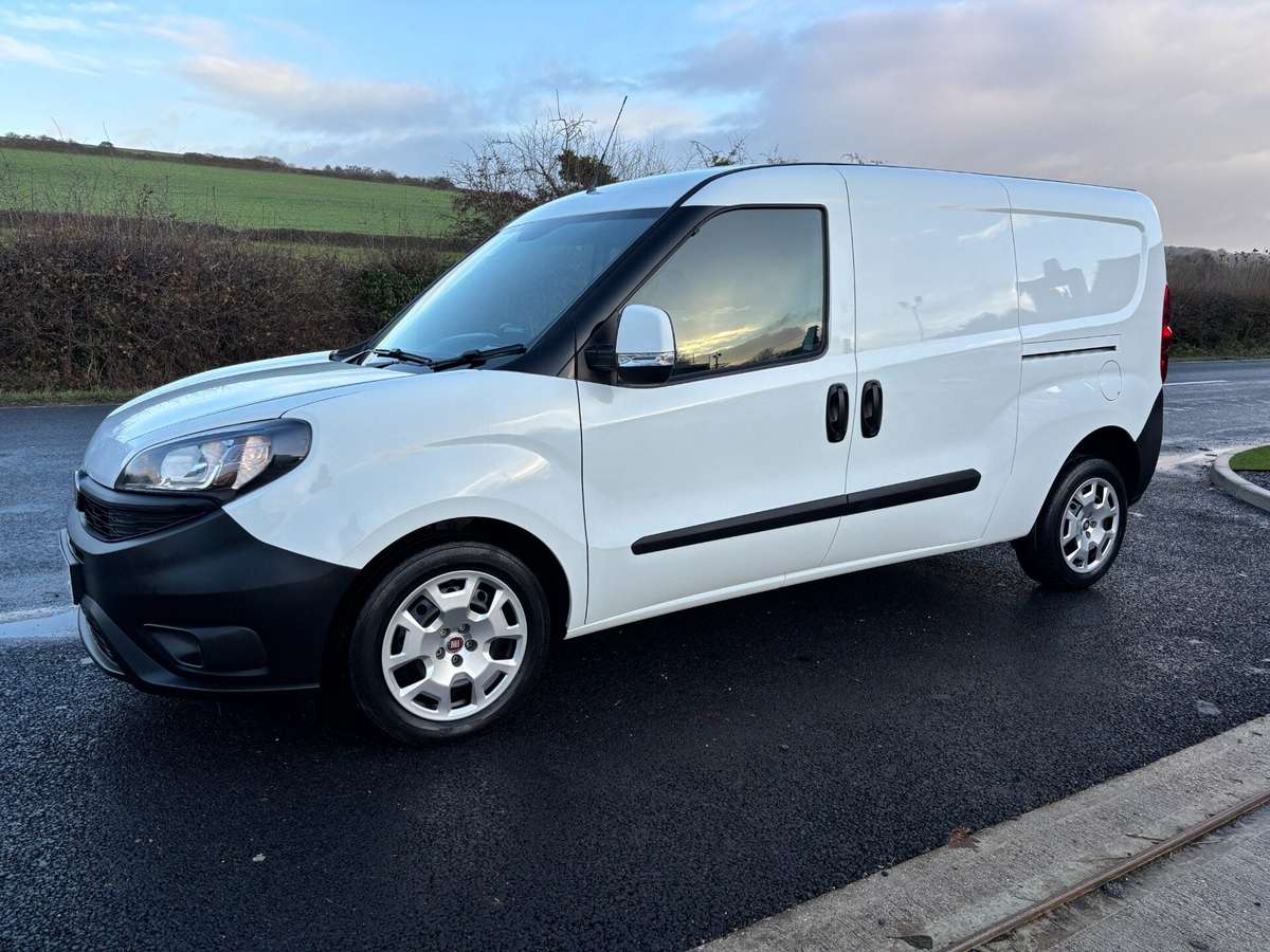 Check out this Fiat Doblo 2022 Diesel Manual