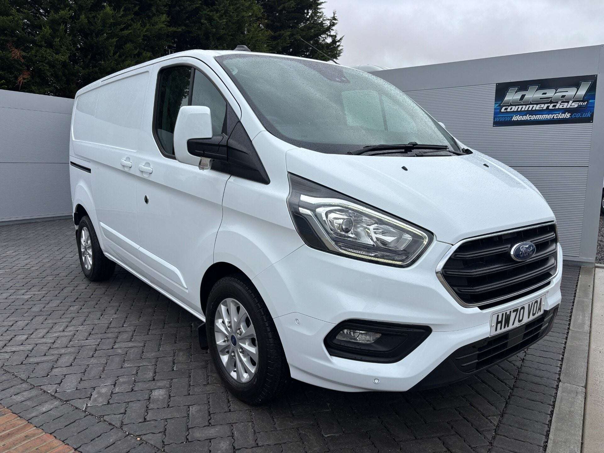 A 2020 FORD TRANSIT CUSTOM 300 L1 Limited 130 ps Automatic - Twin Side Doors / Adaptive Cruise A 2020 FORD TRANSIT CUSTOM 300 L1 Limited 130 ps Automatic - Twin Side Doors / Adaptive Cruise
