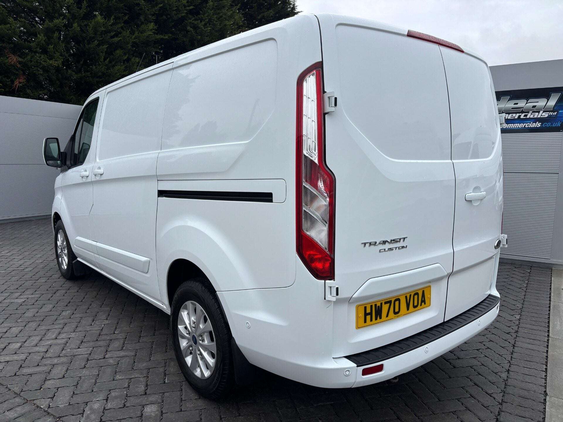 A 2020 FORD TRANSIT CUSTOM 300 L1 Limited 130 ps Automatic - Twin Side Doors / Adaptive Cruise A 2020 FORD TRANSIT CUSTOM 300 L1 Limited 130 ps Automatic - Twin Side Doors / Adaptive Cruise