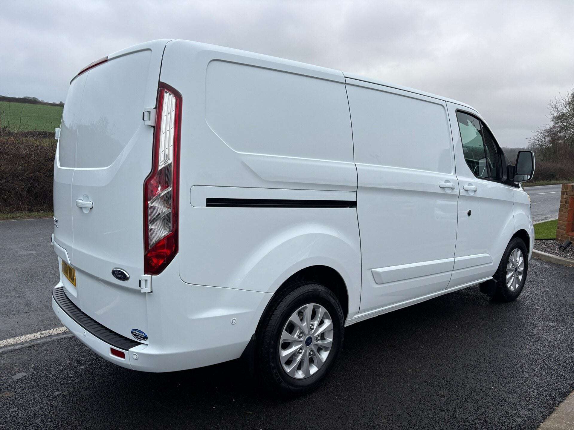 A 2020 FORD TRANSIT CUSTOM 300 L1 Limited 130 ps Automatic - Twin Side Doors / Adaptive Cruise A 2020 FORD TRANSIT CUSTOM 300 L1 Limited 130 ps Automatic - Twin Side Doors / Adaptive Cruise
