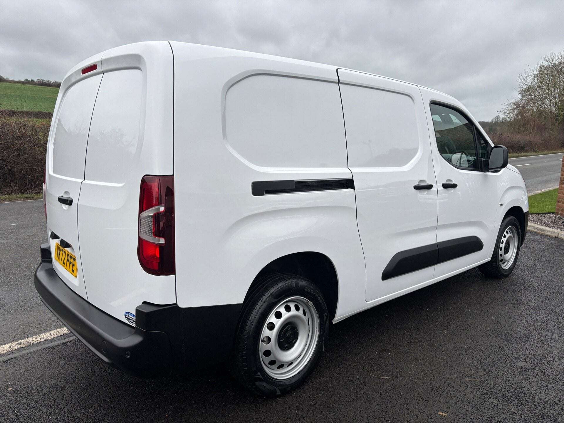 A 2022 VAUXHALL COMBO L2H1 2300 Dynamic Panel Van A 2022 VAUXHALL COMBO L2H1 2300 Dynamic Panel Van
